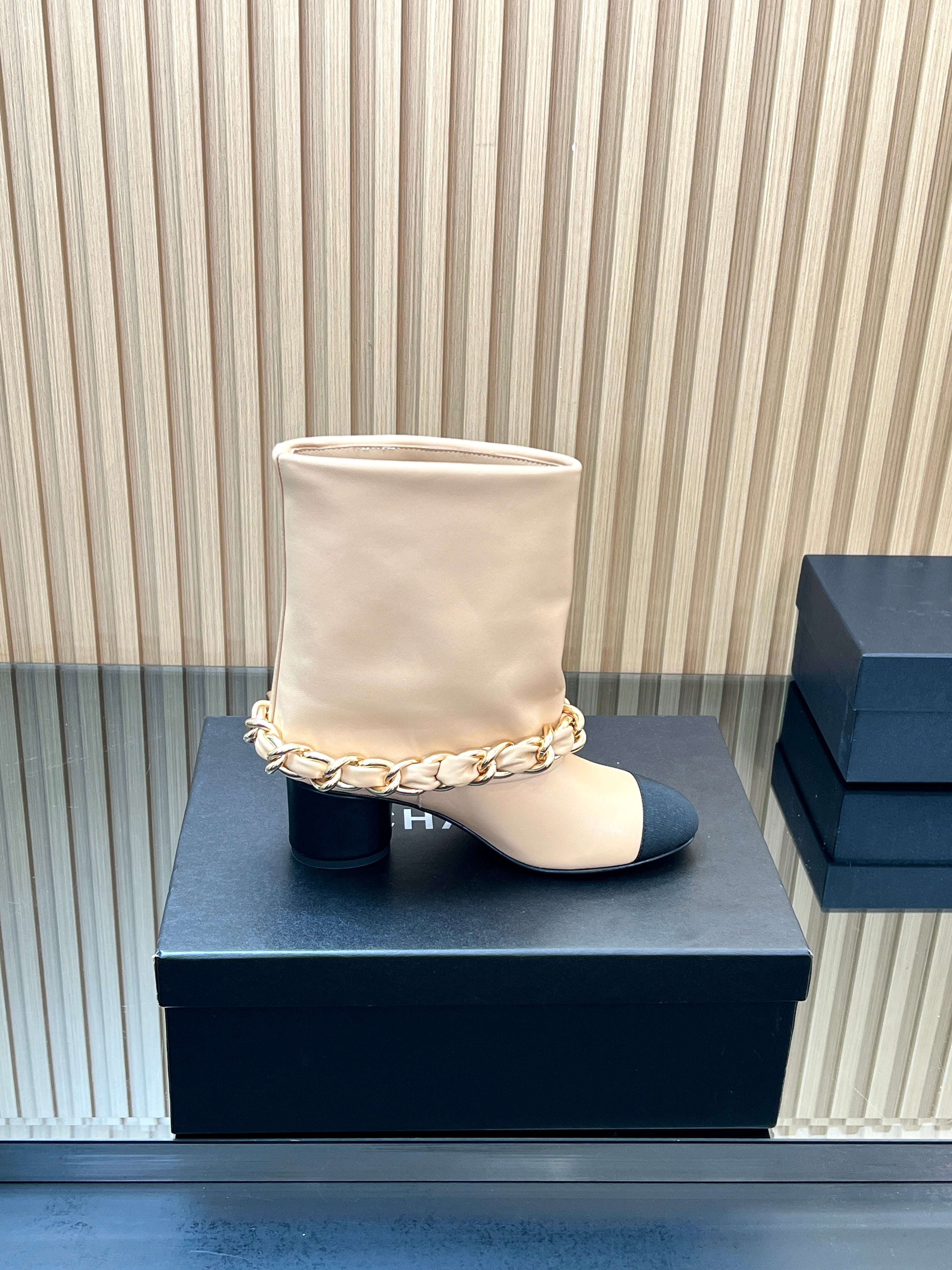 CHANEL 25S LOW BOOTS 65MM IN BEIGE CALFSKIN GOLD HARDWRE