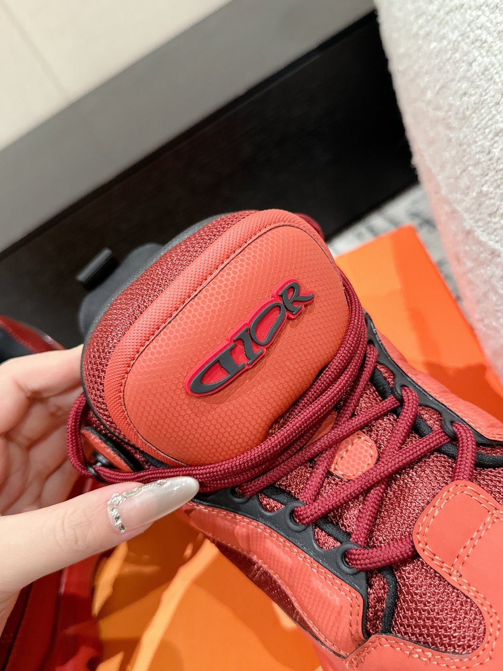 DIOR SNEAKER IN RUBY RED CALFSKIN AND BREATHABLE MESH 175307