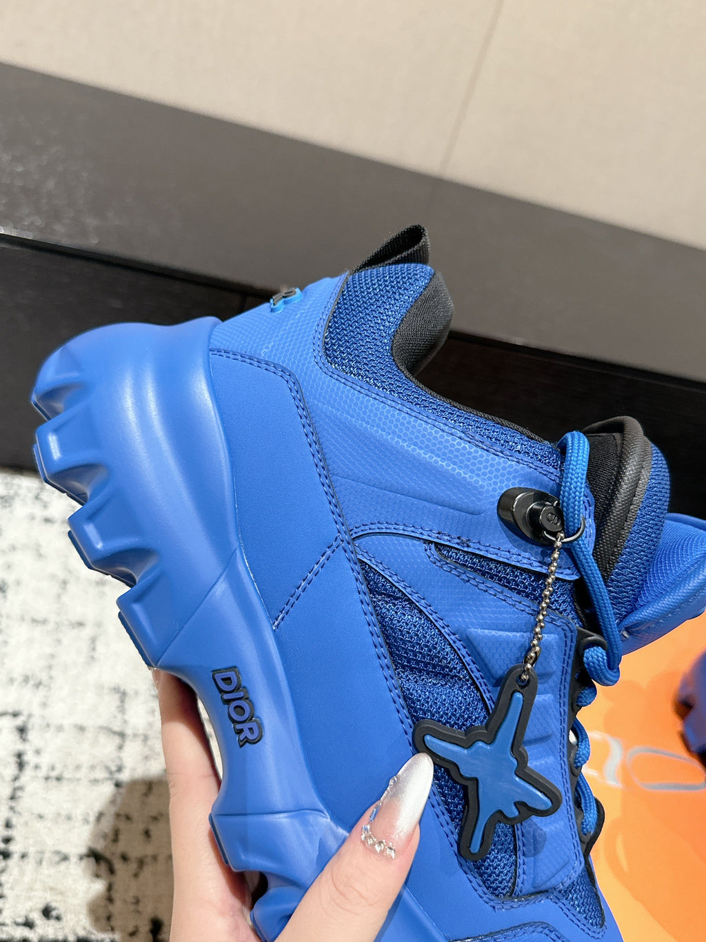 DIOR SNEAKER IN COBALT BLUE CALFSKIN AND BREATHABLE MESH 175311