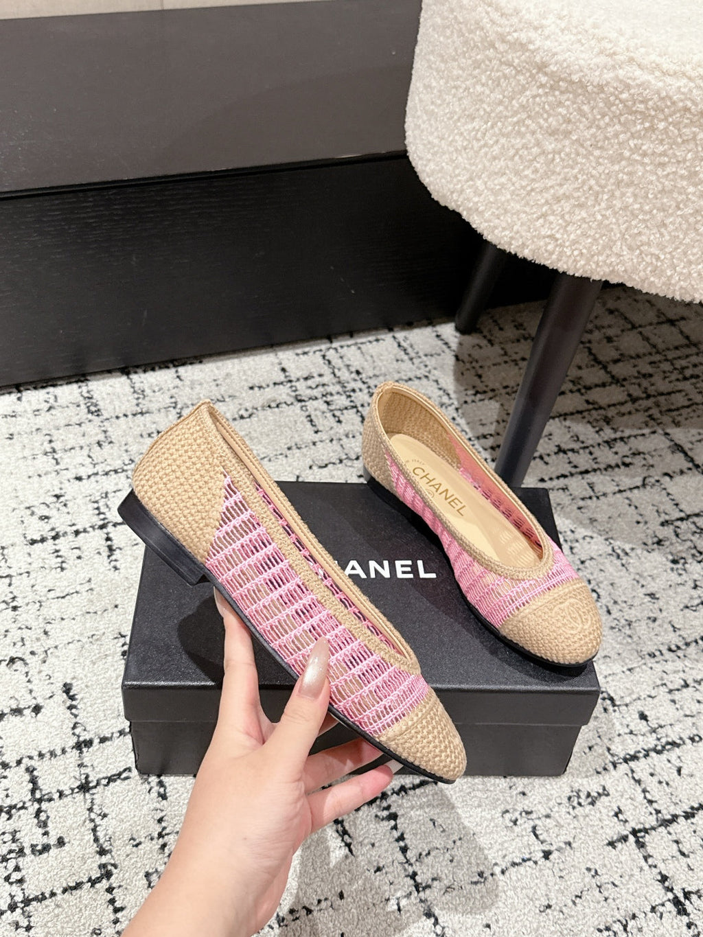 CHANEL BALLET FLAT 25S IN PINK AND BEIGE RAFFIA