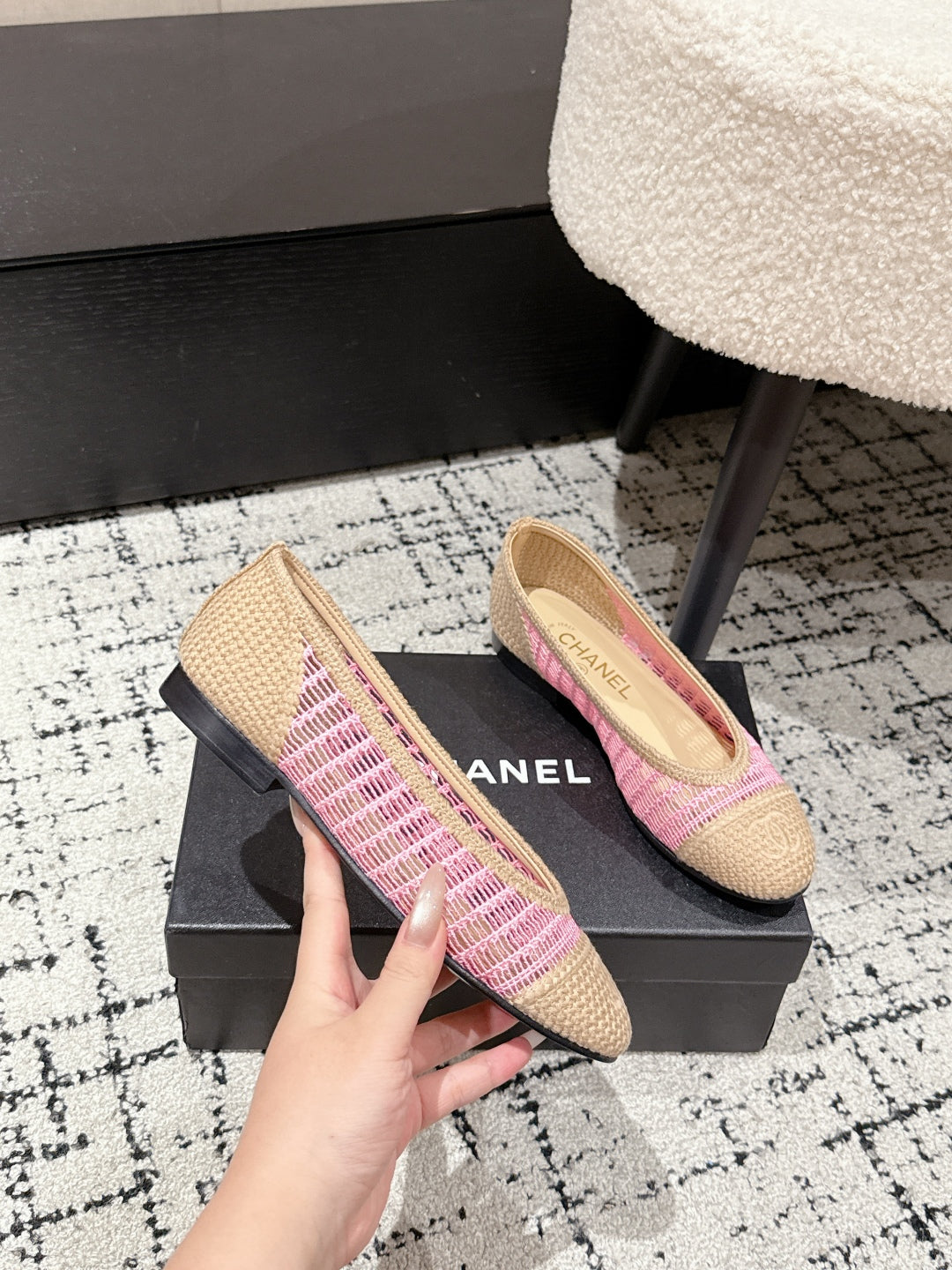 CHANEL BALLET FLAT 25S IN PINK AND BEIGE RAFFIA