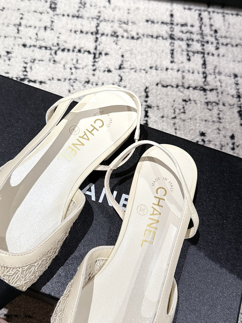 CHANEL SLINGBACK 25S IN OFF WHITE AND BLACK FABRIC