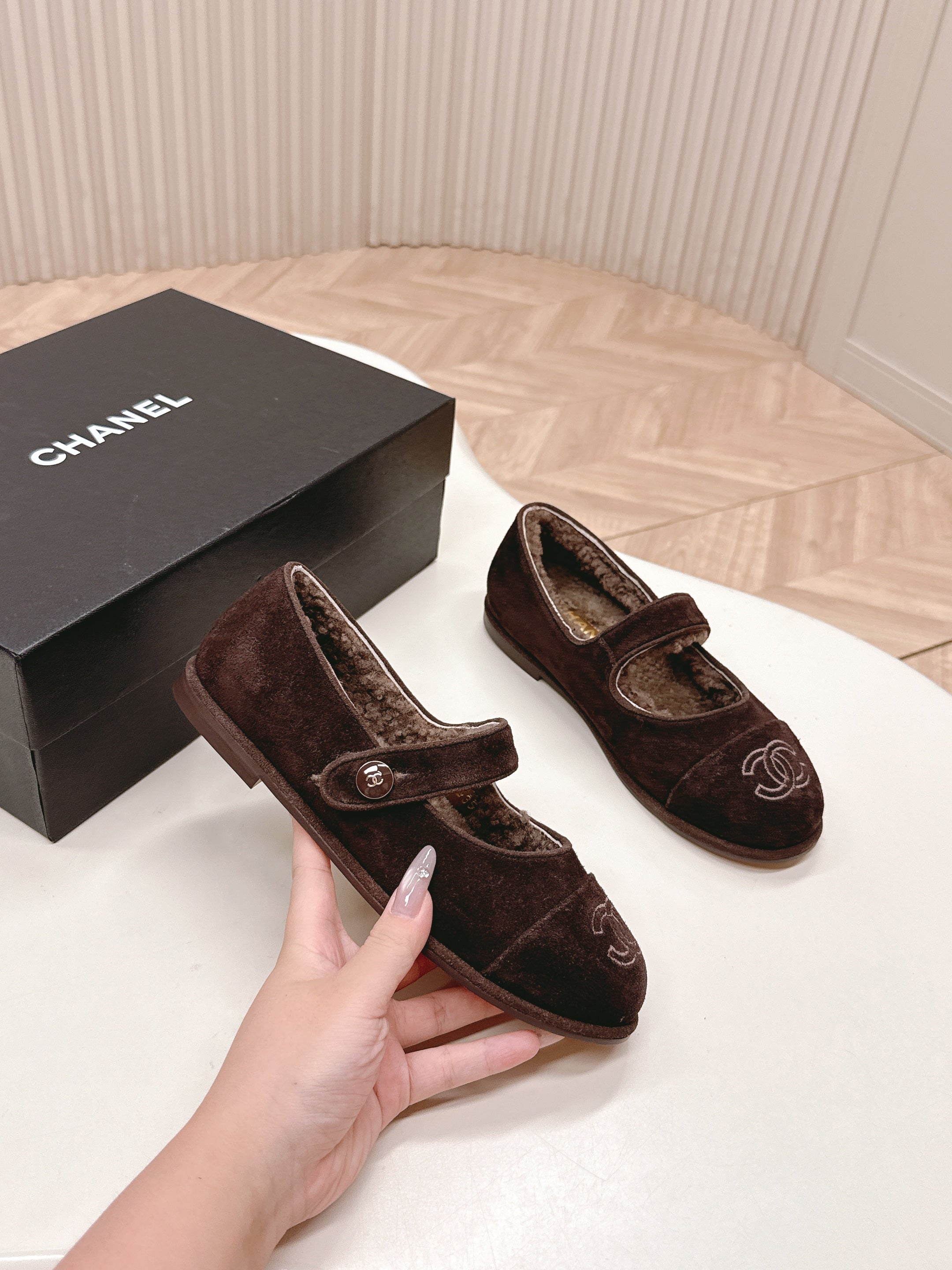 CHANEL FLAT MARY JANE SHOES 25S IN DARK BROWN VELVET