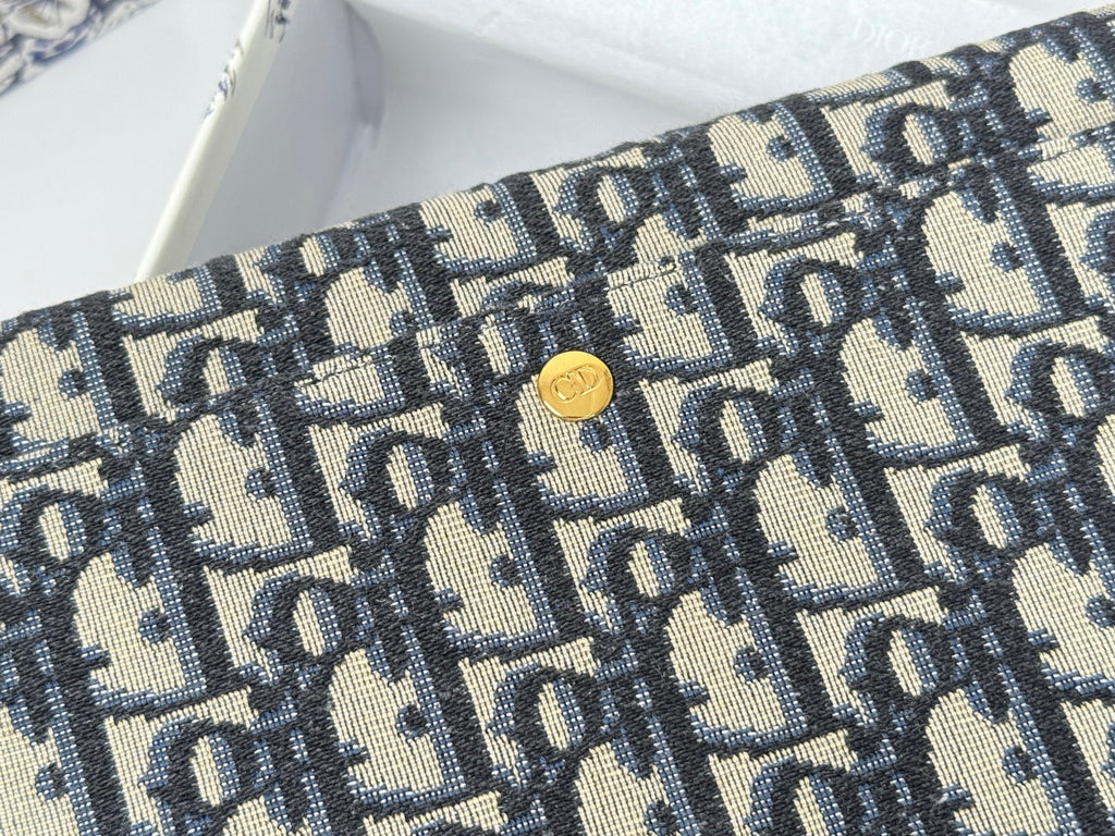 DIOR 25S 30 MONTAIGNE AVENUE POUCH WITH FLAP 30 IN BLUE  OBLIQUE JACQUARD