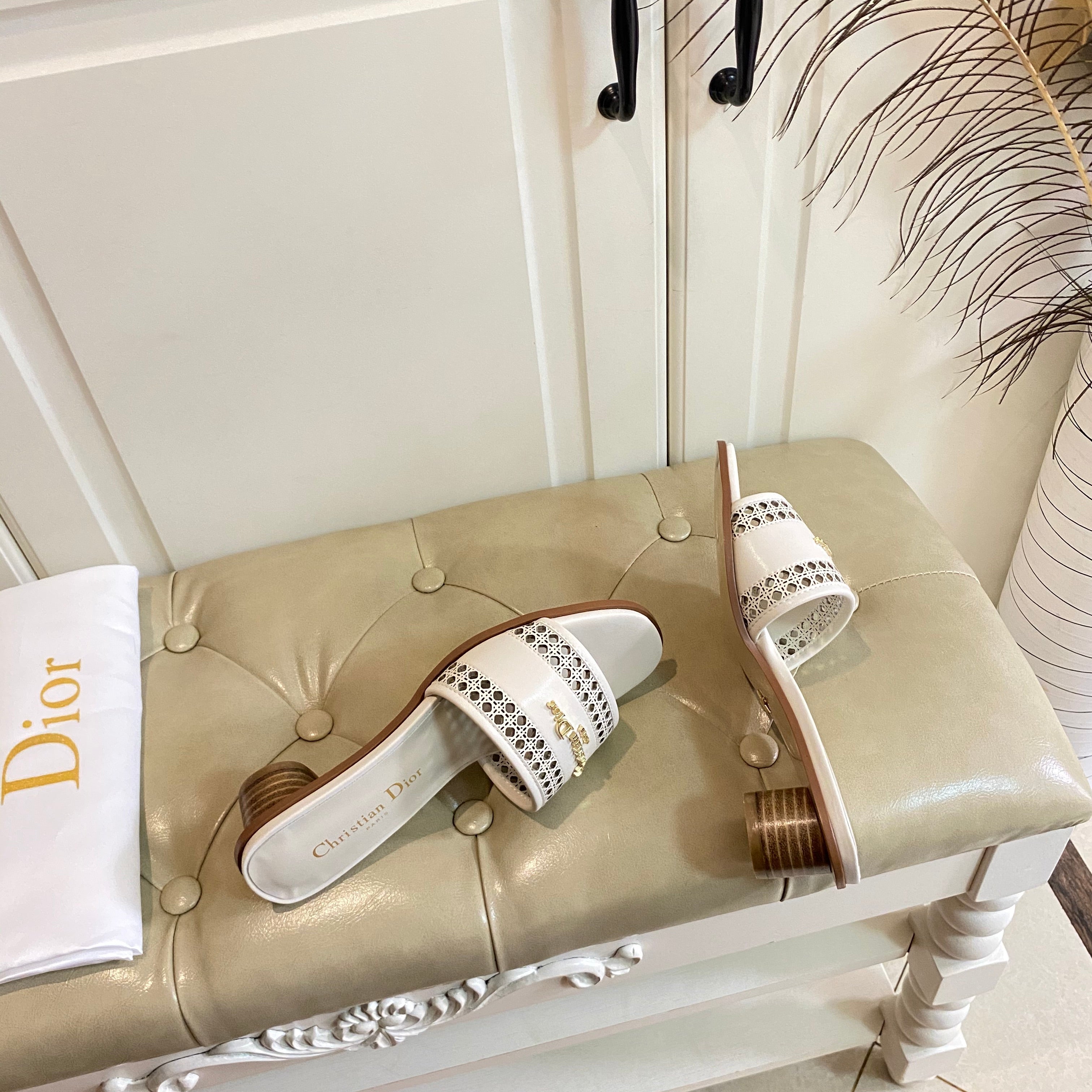 DIOR DWAY HEELED SLIDE IN WHITE CALFSKIN WITH GOLD LOGO