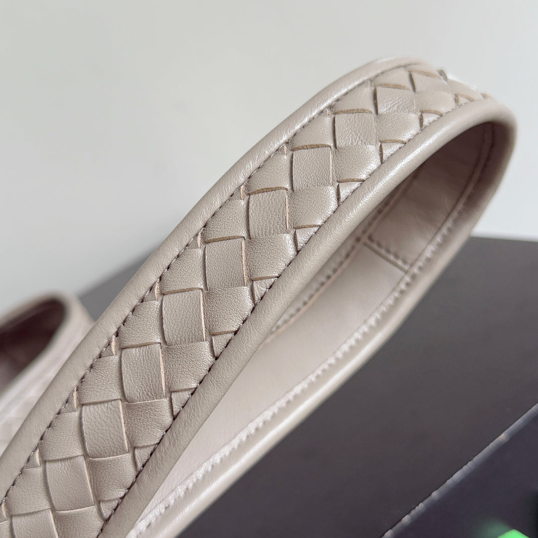 BOTTEGA VENETA 25S VENETO BAG 27 IN WARM TAUPE CALFSKIN SILVER HARDWARE