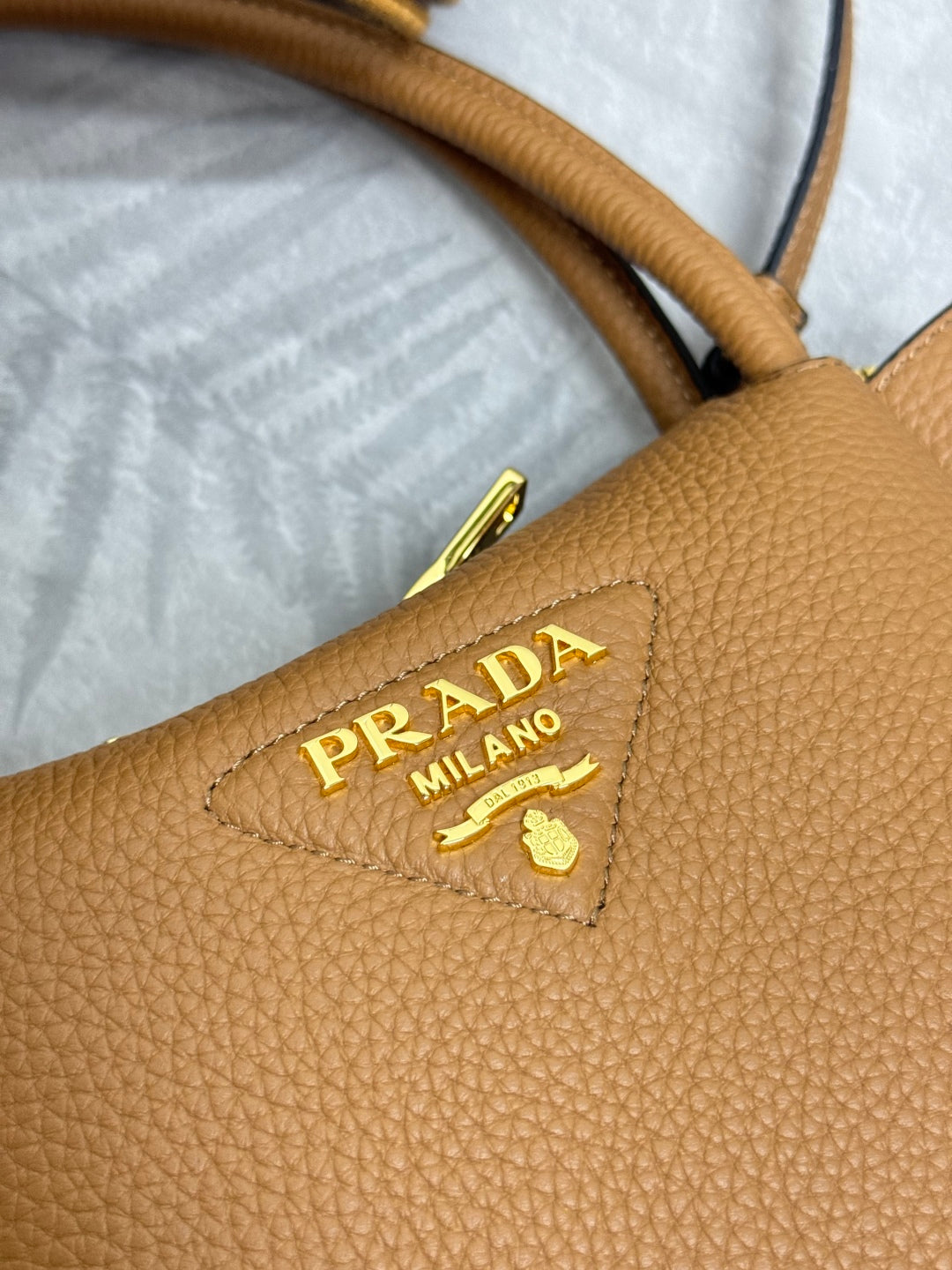 PRADA 25S SMALL BAG 23 IN CARAMEL CALFSKIN GOLD HARDWARE