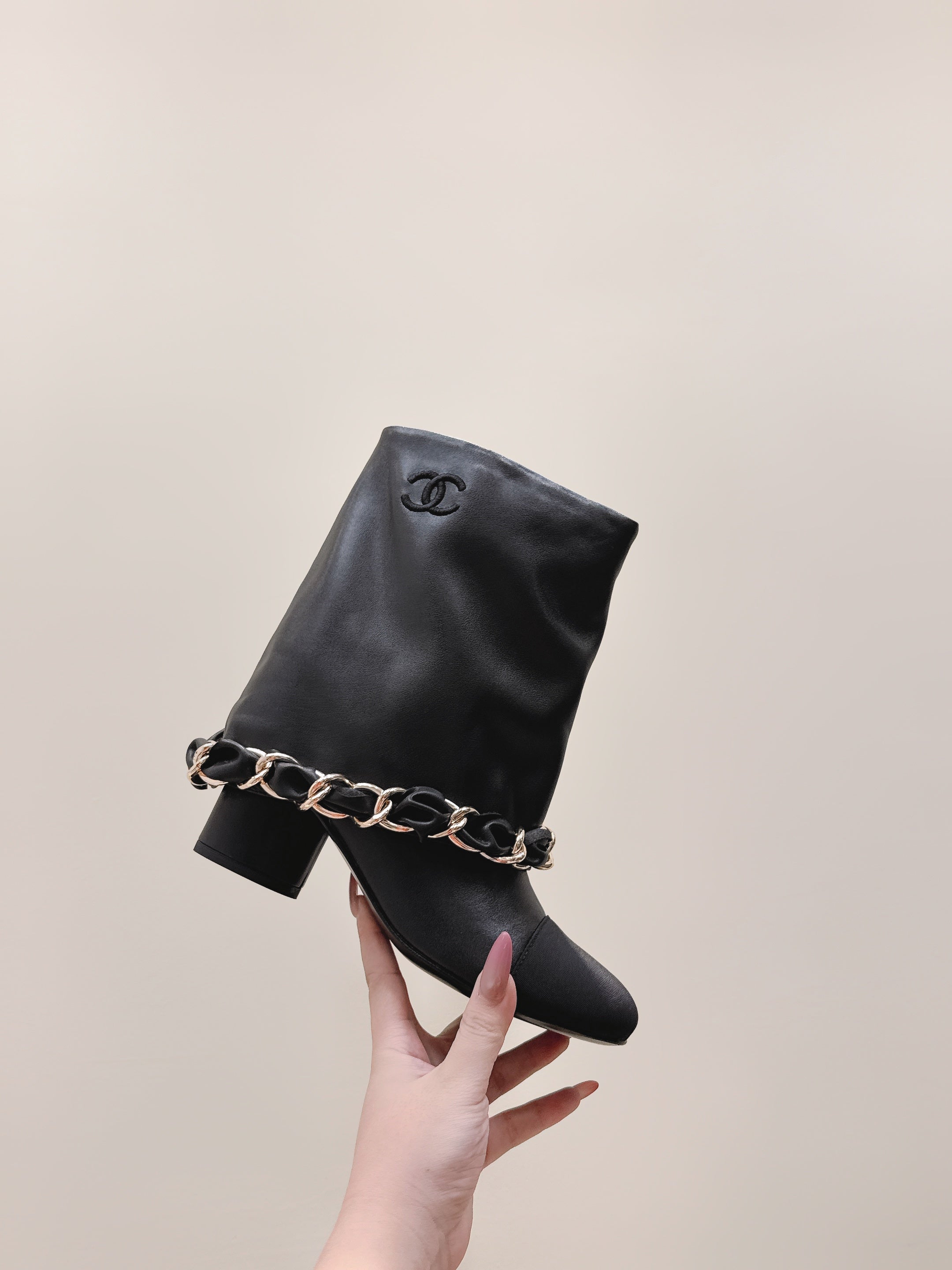 CHANEL 25S CALF-LENGTH BOOTS 45MM IN BLACK CALFSKIN GOLD HARDWARE
