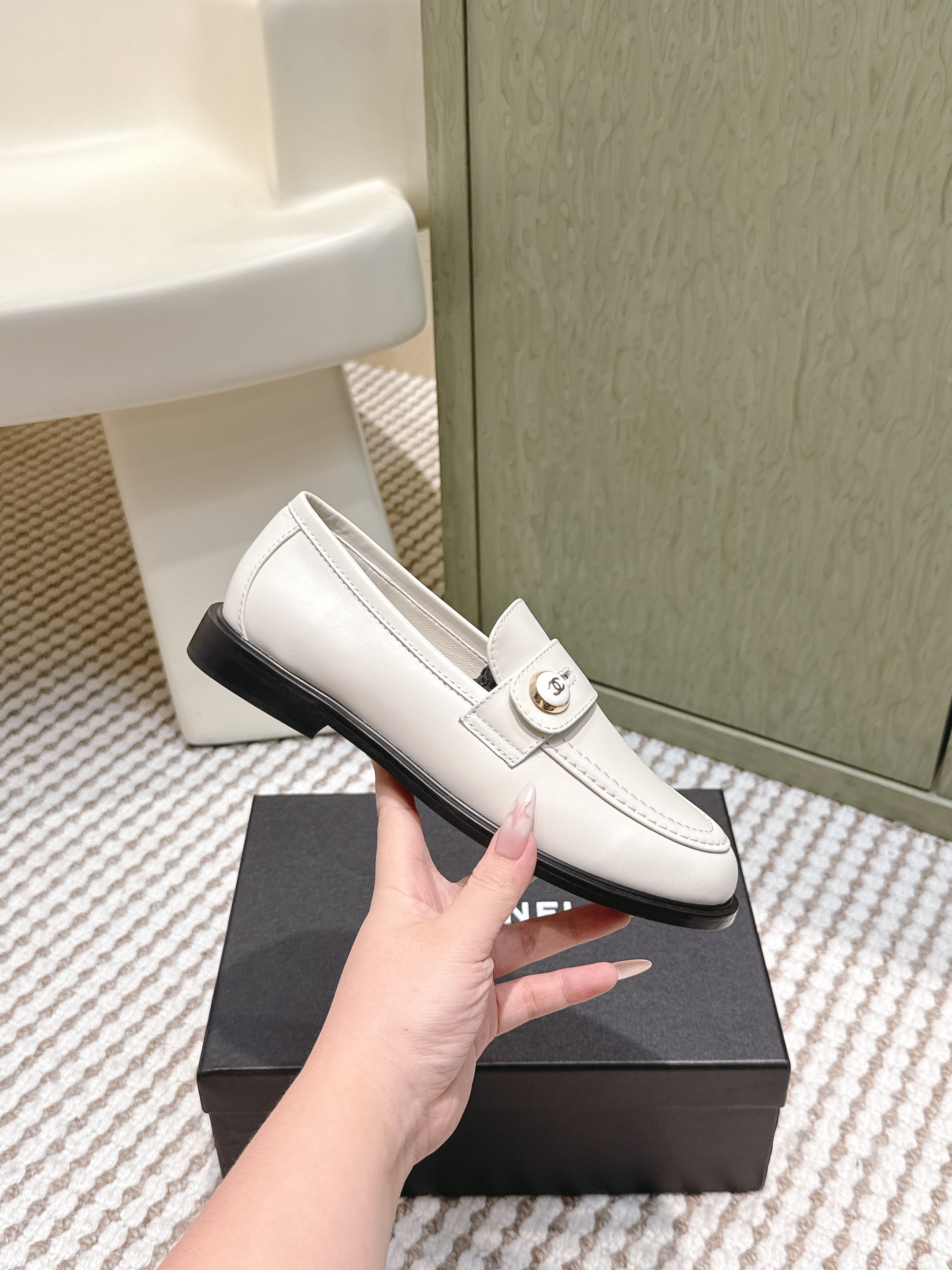 CHANEL 25S GODDESS FLAT LOAFERS IN WHITE CALFSKIN GOLD HARDWARE