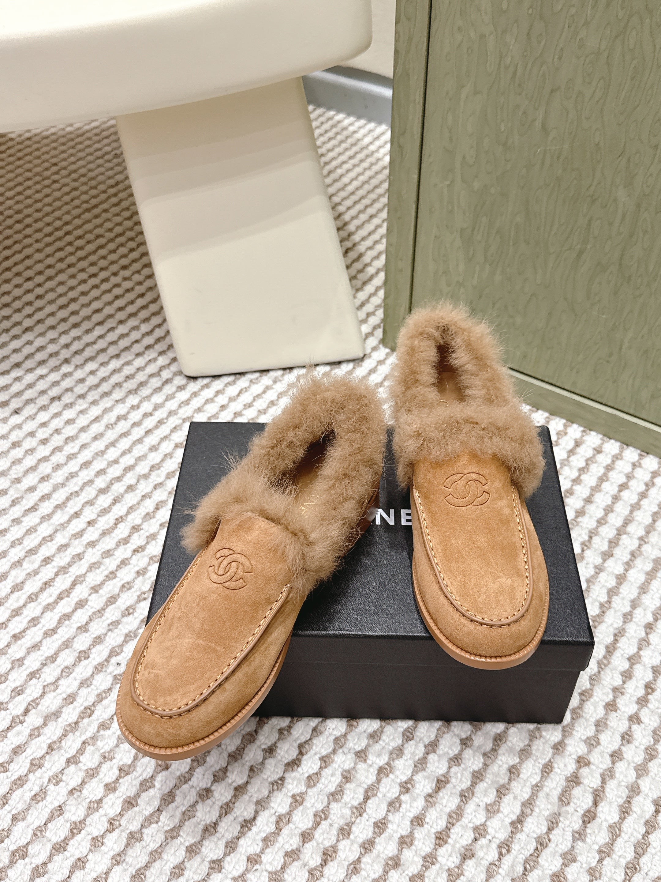 CHANEL 25S LOAFERS MOASIN IN BROWN SUEDE WITH MINK FUR LINING