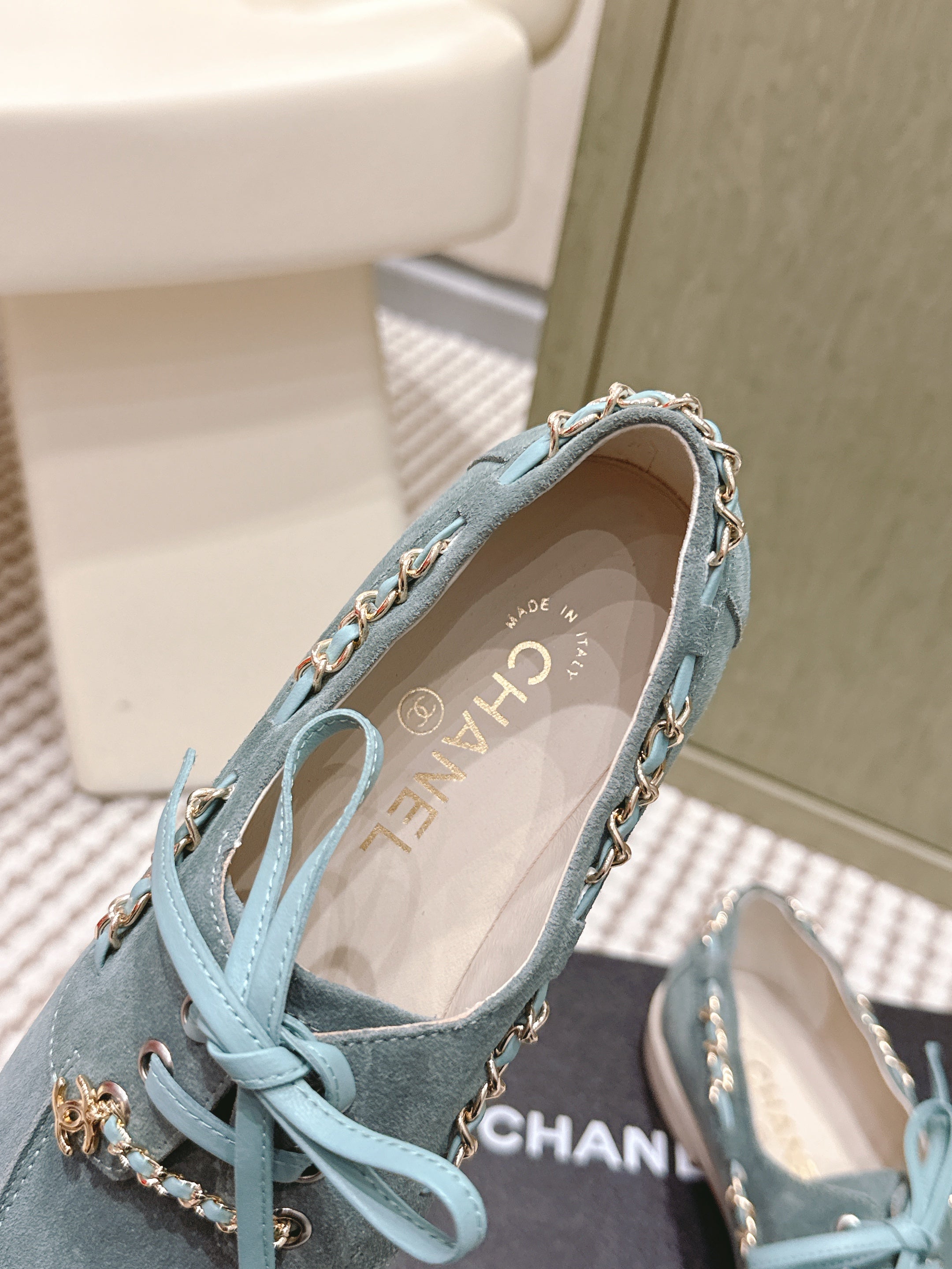 CHANEL 25S MOASINS IN LIGHT BLUISH-GRAY AND LIGHT GREY SUEDE