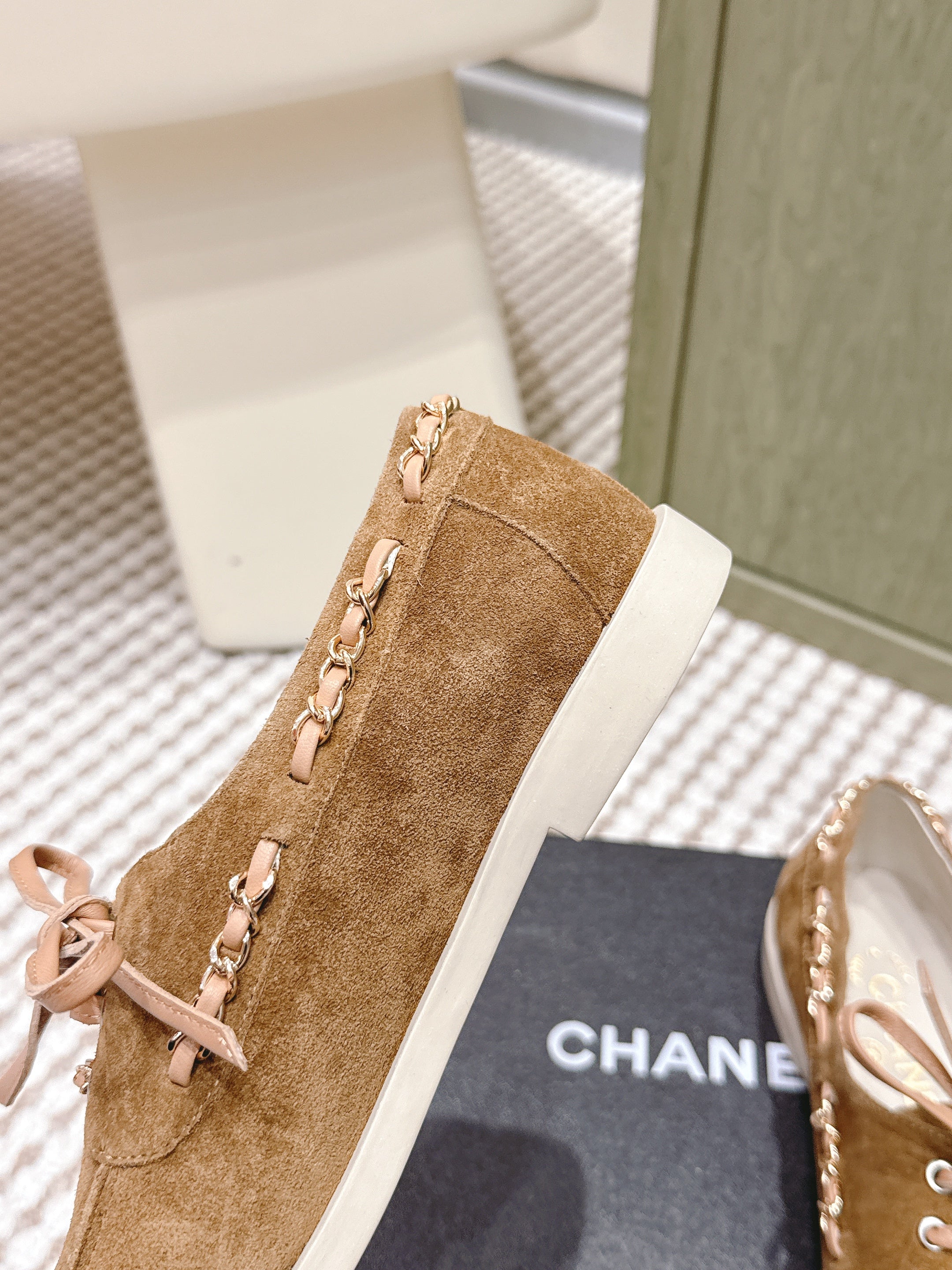 CHANEL 25S MOASINS IN BROWN AND LIGHT GREY SUEDE