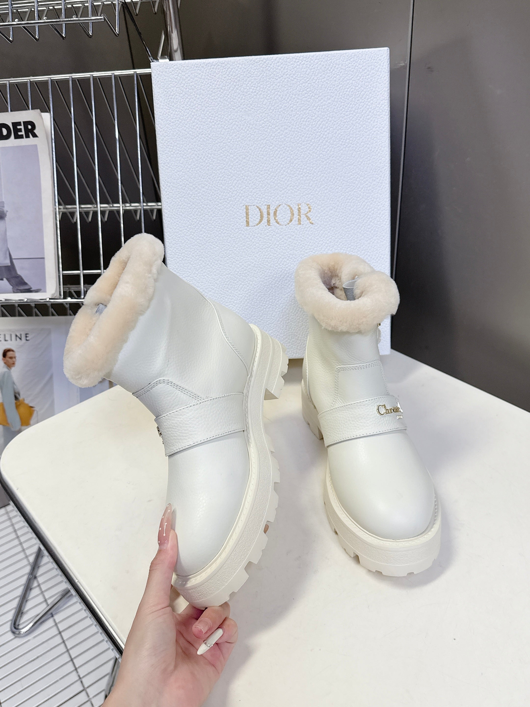 DIOR ALPS ANKLE BOOTS 25S IN WHITE LAMBSKIN AND BEIGE WOOL WITH GOLD HARDWARE