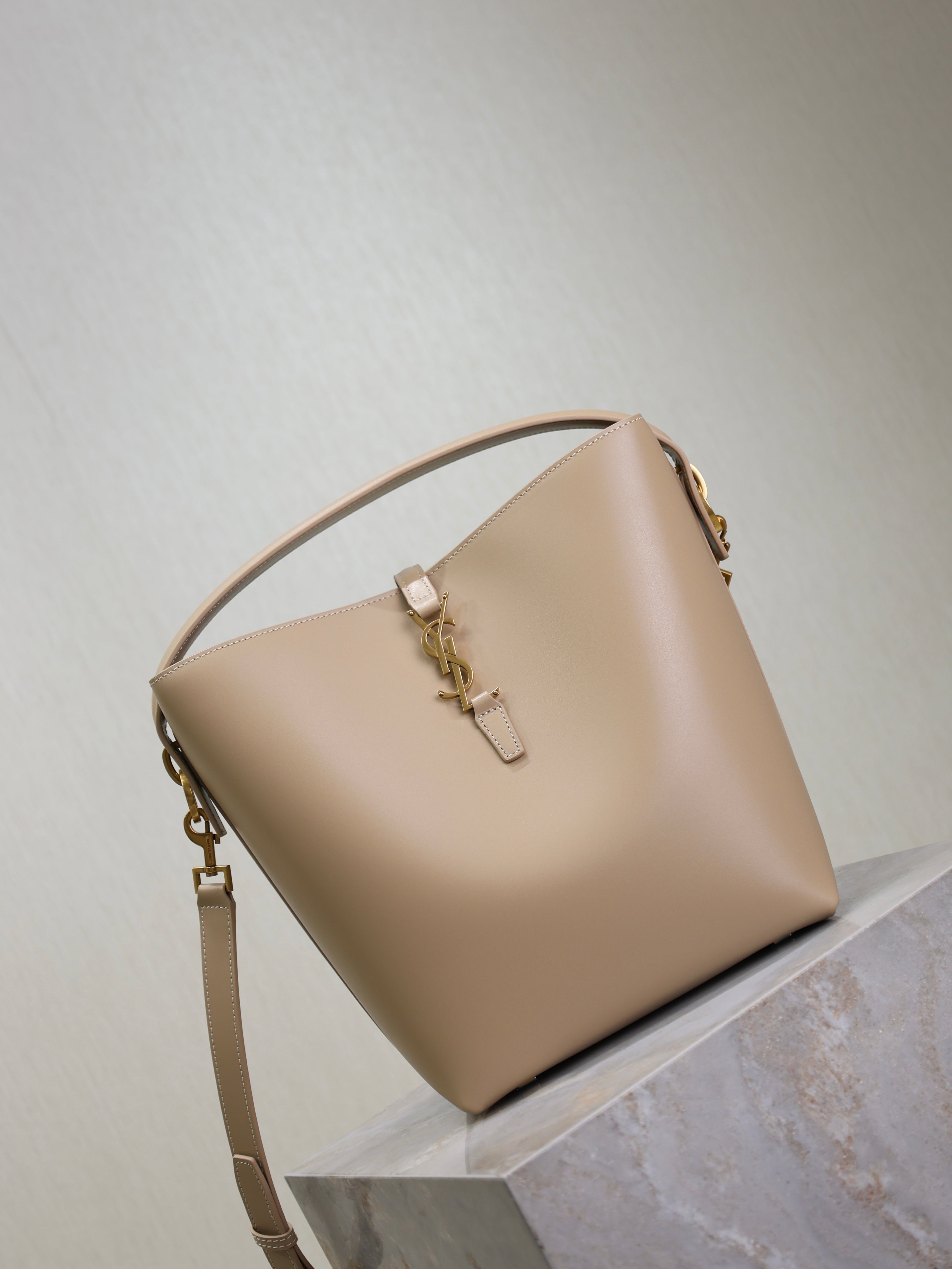YSL 25S LE 5 À 7 BUCKET 26 IN NUDE CALFSKIN GOLD HARDWARE