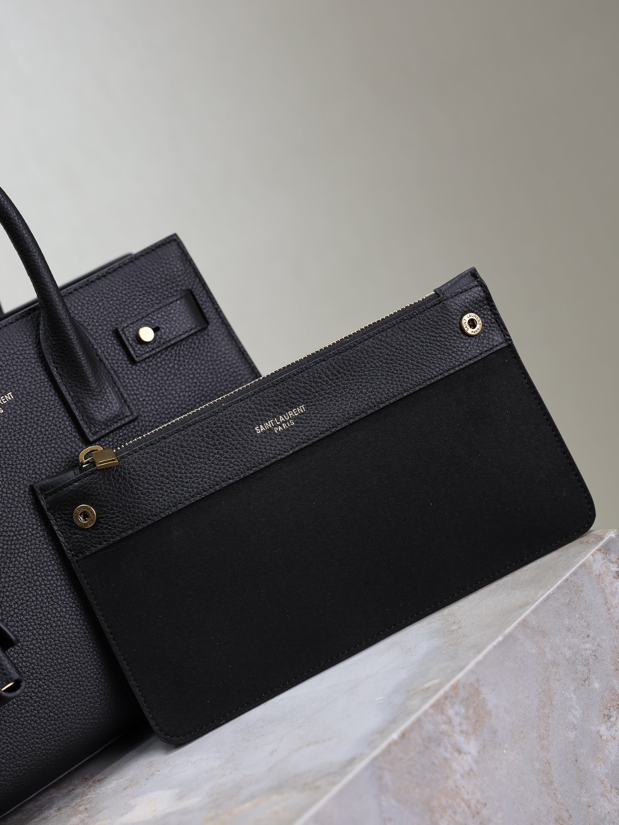 YSL 25S SAC DE JOUR MM 26 IN BLACK SUPPLE GRAINED CALFSKIN GOLD HARDWARE