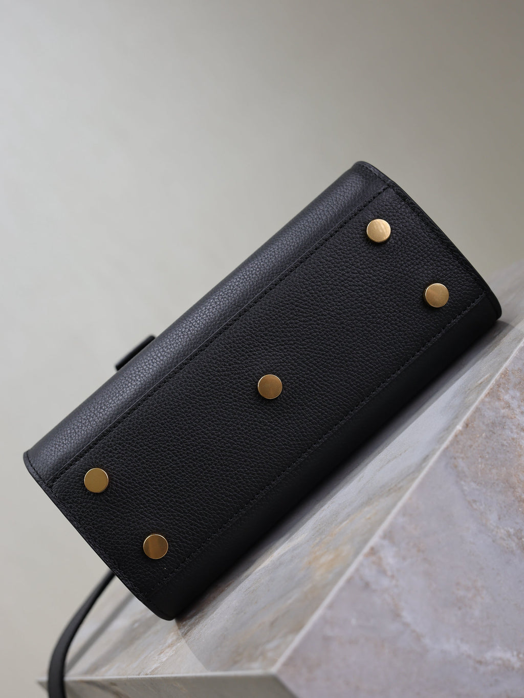 YSL 25S SAC DE JOUR 22 IN BLACK SUPPLE GRAINED CALFSKIN GOLD HARDWRE