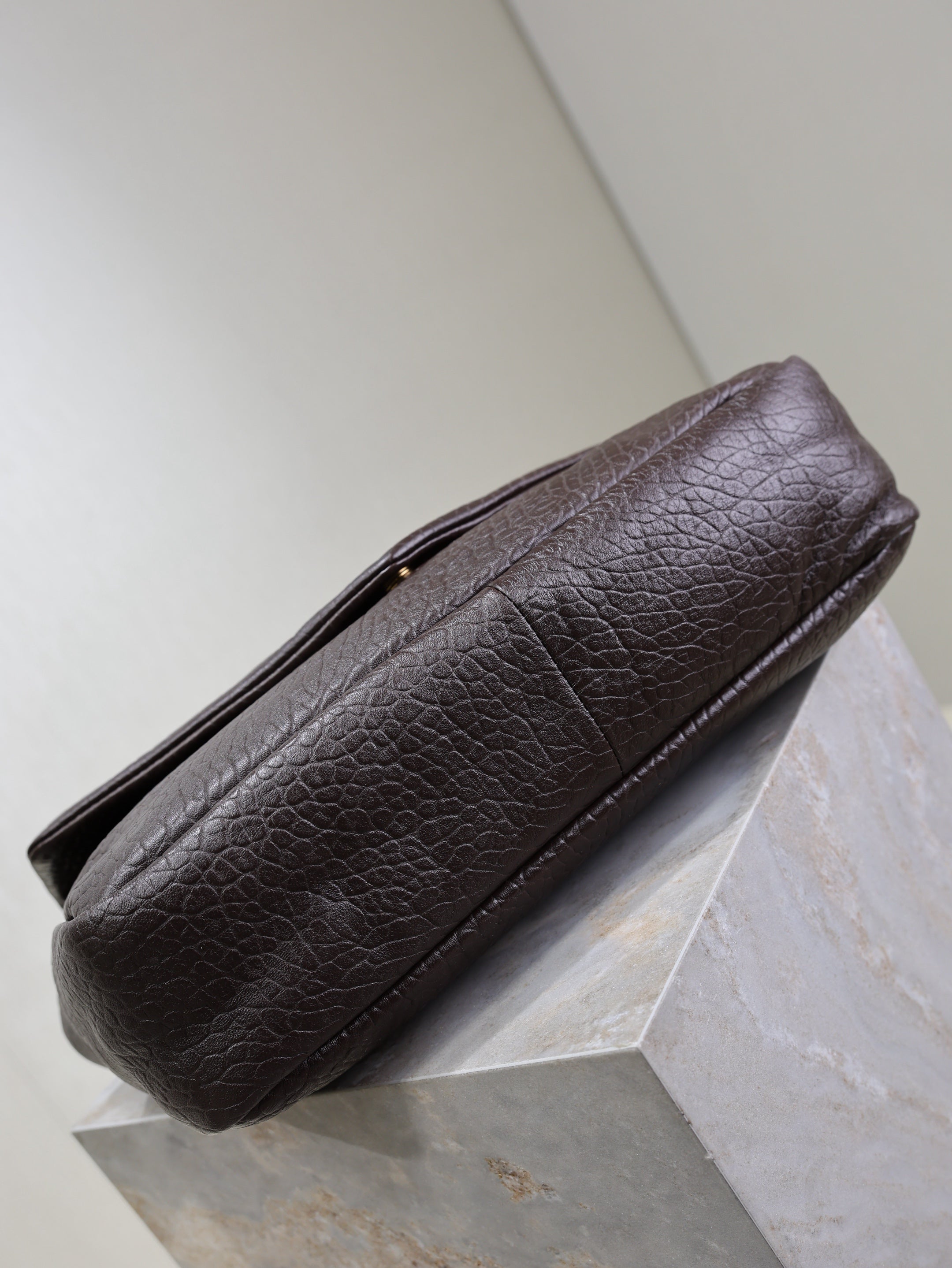 YSL 25S CALYPSO GM 38 IN DARK CHOCOLATE CALFSKIN GOLD HARDWRE
