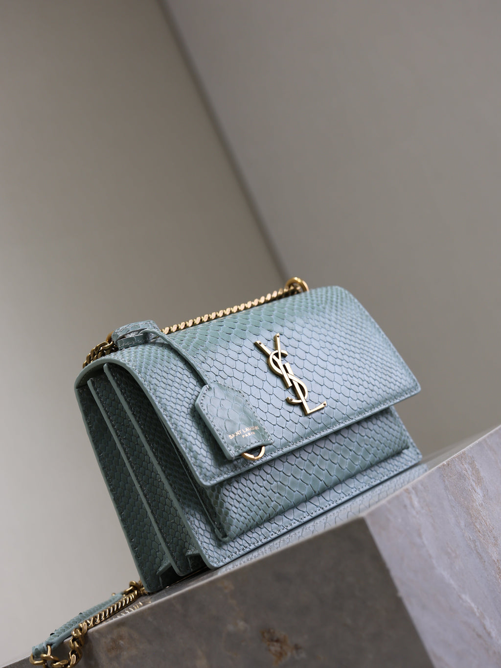 YSL 25S SUNSET MEDIUM 22 IN LIGHT BLUE CROCODILE-EMBOSSED CALFSKIN GOLD HARDWRE