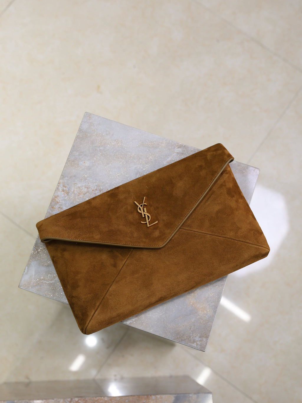 YSL 25S CASSANDRE LARGE ENVELOPE POUCH 29 IN BURNT UMBER SUEDE GOLD HARDWARE