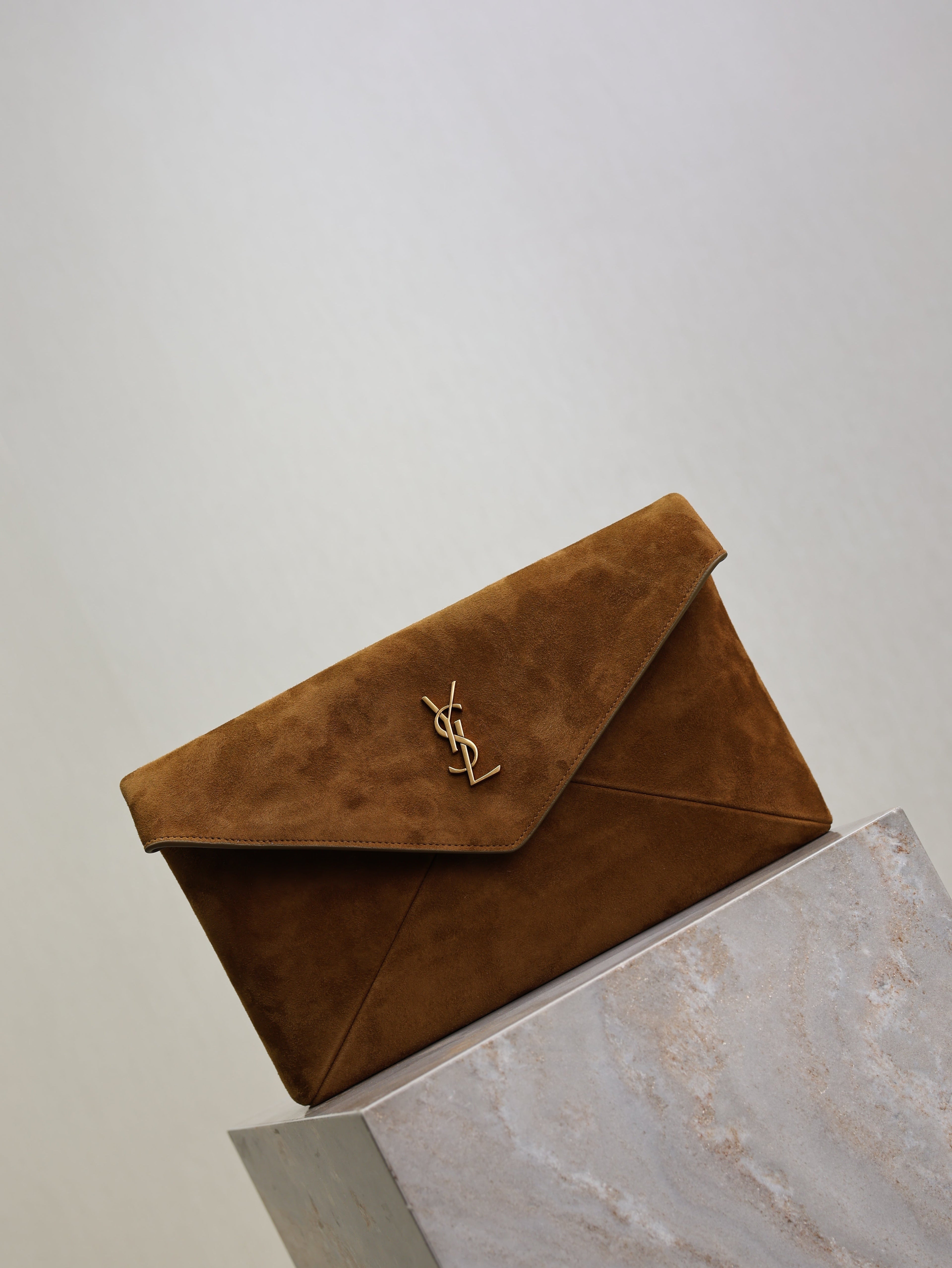 YSL 25S CASSANDRE LARGE ENVELOPE POUCH 29 IN BURNT UMBER SUEDE GOLD HARDWRE