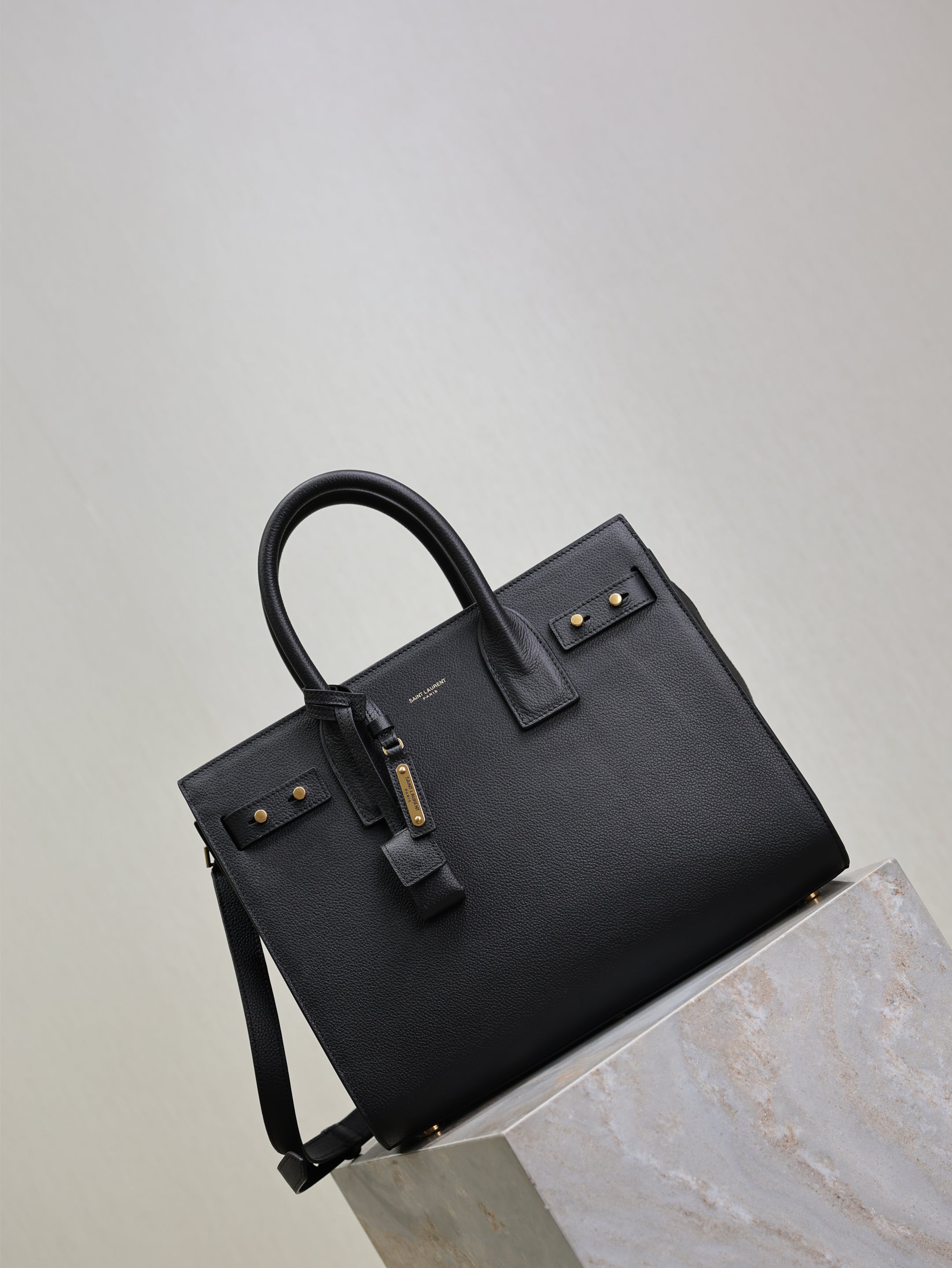 YSL 25S SAC DE JOUR GM 32 IN BLACK SUPPLE GRAINED CALFSKIN GOLD HARDWRE