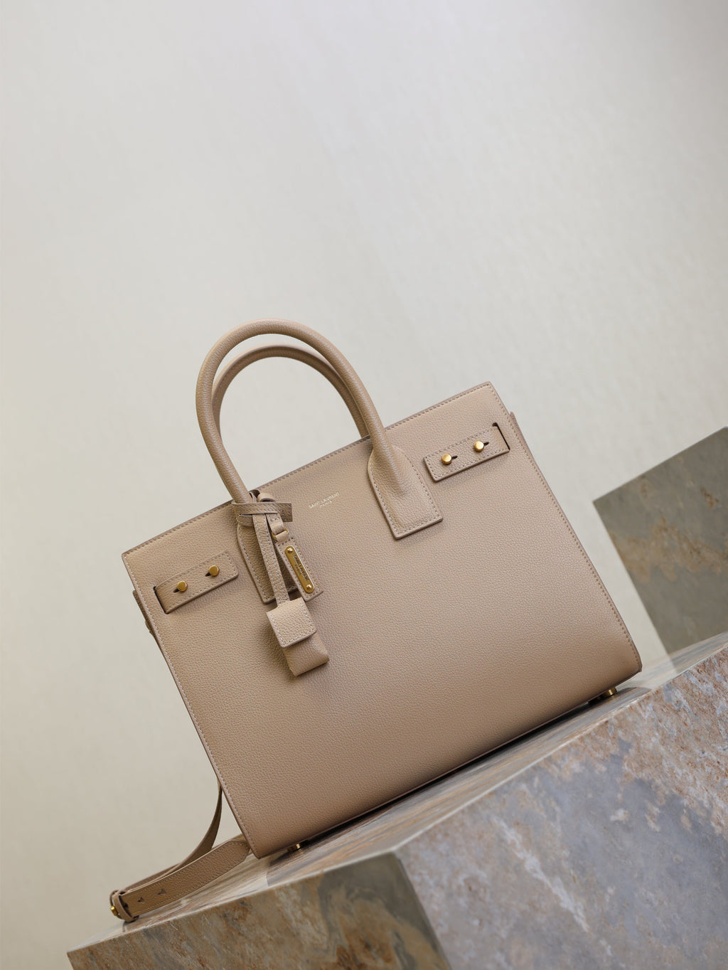 YSL 25S SAC DE JOUR GM 32 IN DARK BEIGE SUPPLE GRAINED CALFSKIN