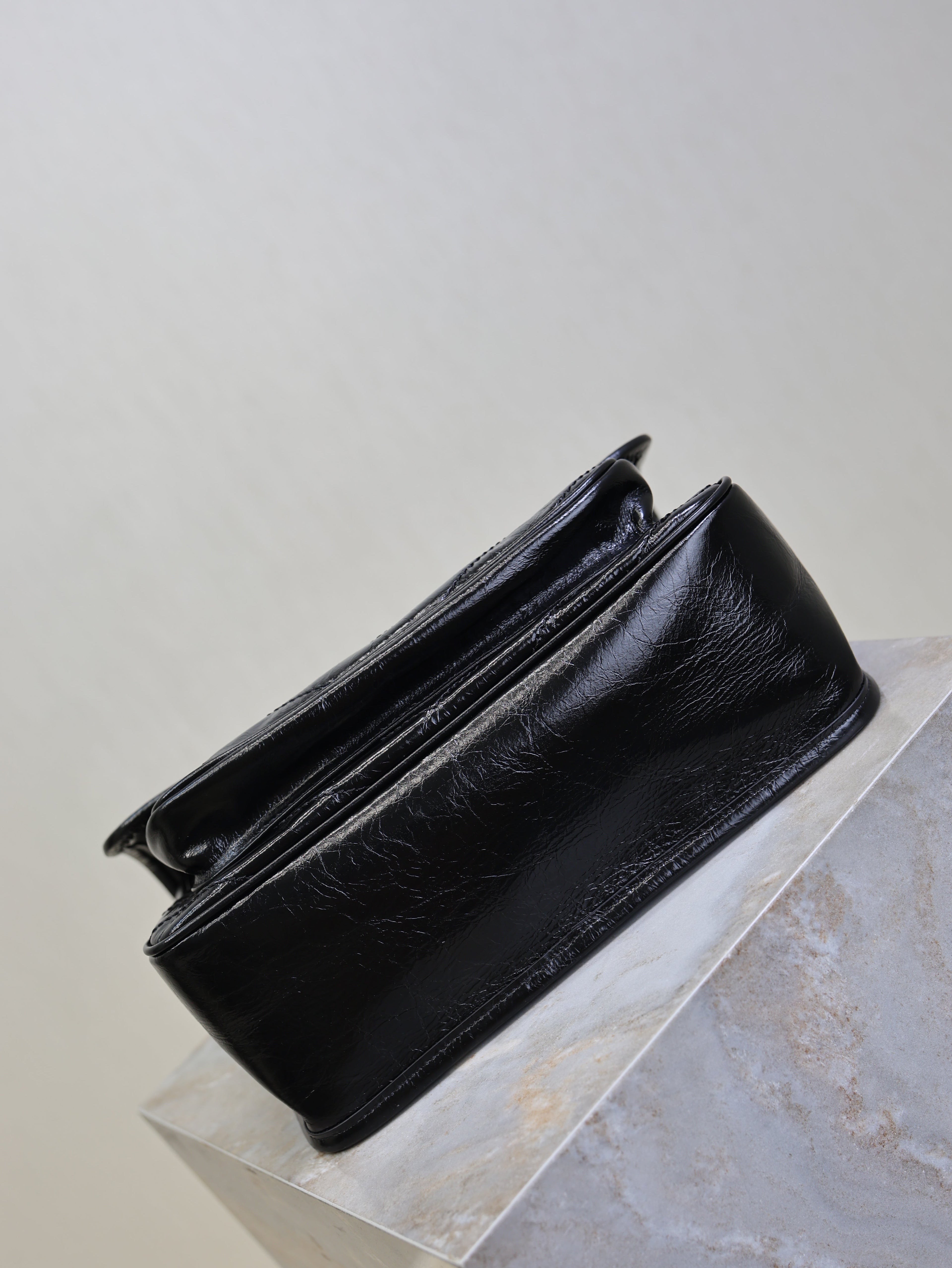 YSL 25S NIKI MM BAG 28 IN BLACK GLOSSY CALFSKIN GOLD HARDWARE