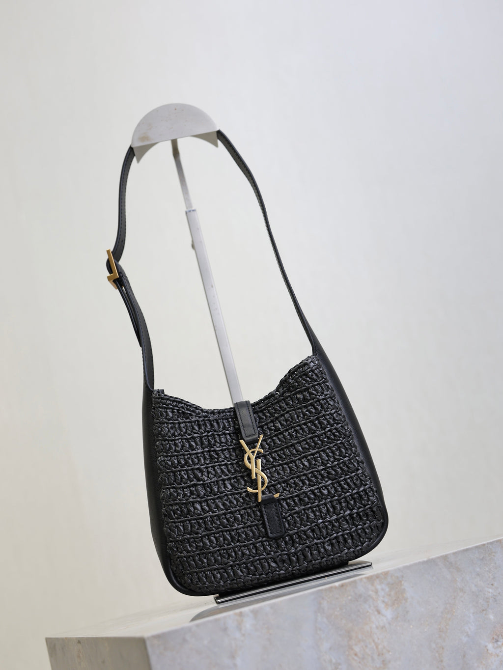 YSL 25S LE 5 À 7 SUPPLE SMALL 16 IN BLACK RAFFIA AND LEATHER GOLD HARDWRE