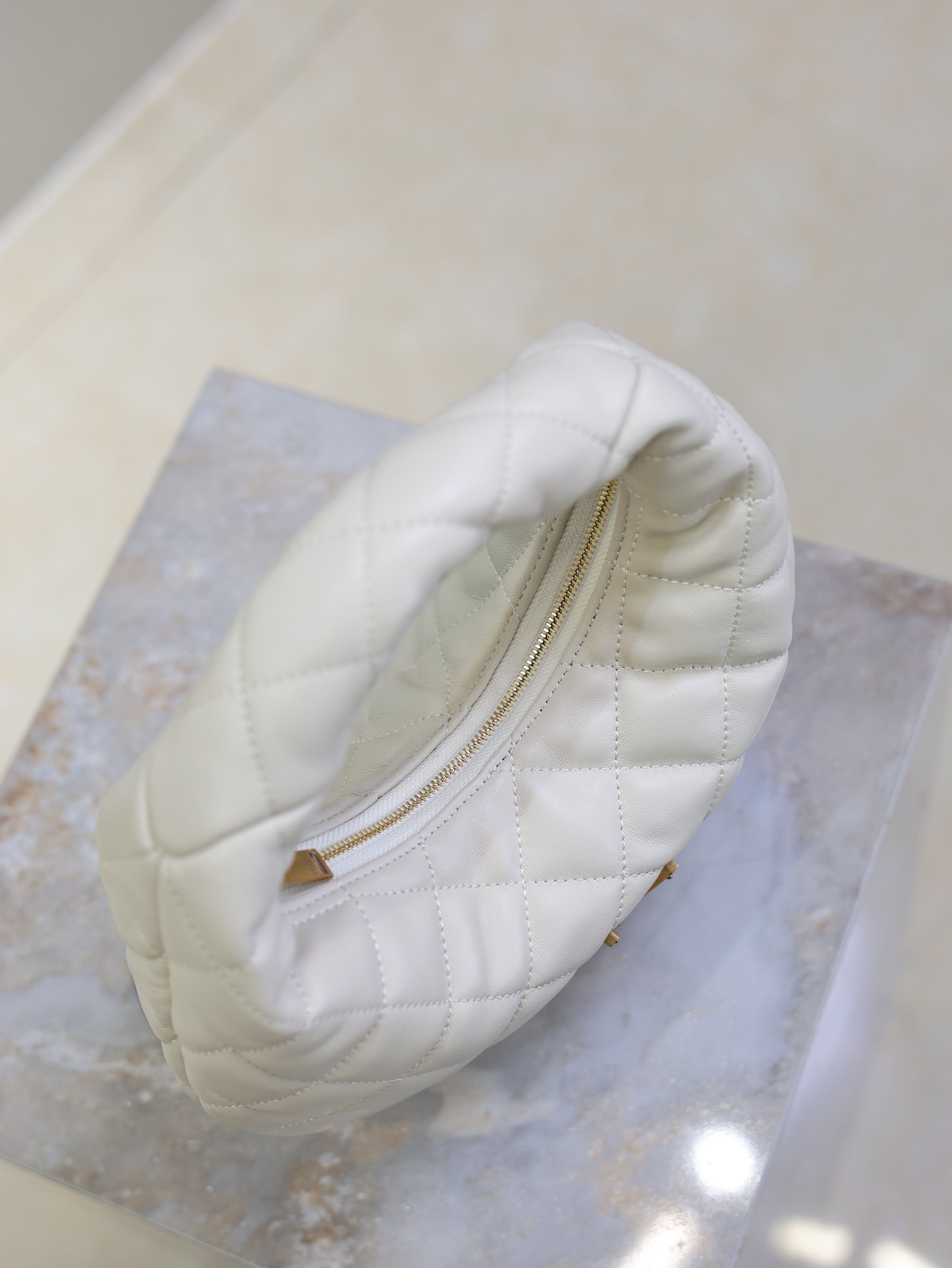 YSL 25S ICARINO 17 IN WHITE QUILTED CALFSKIN GOLD HARDWARE