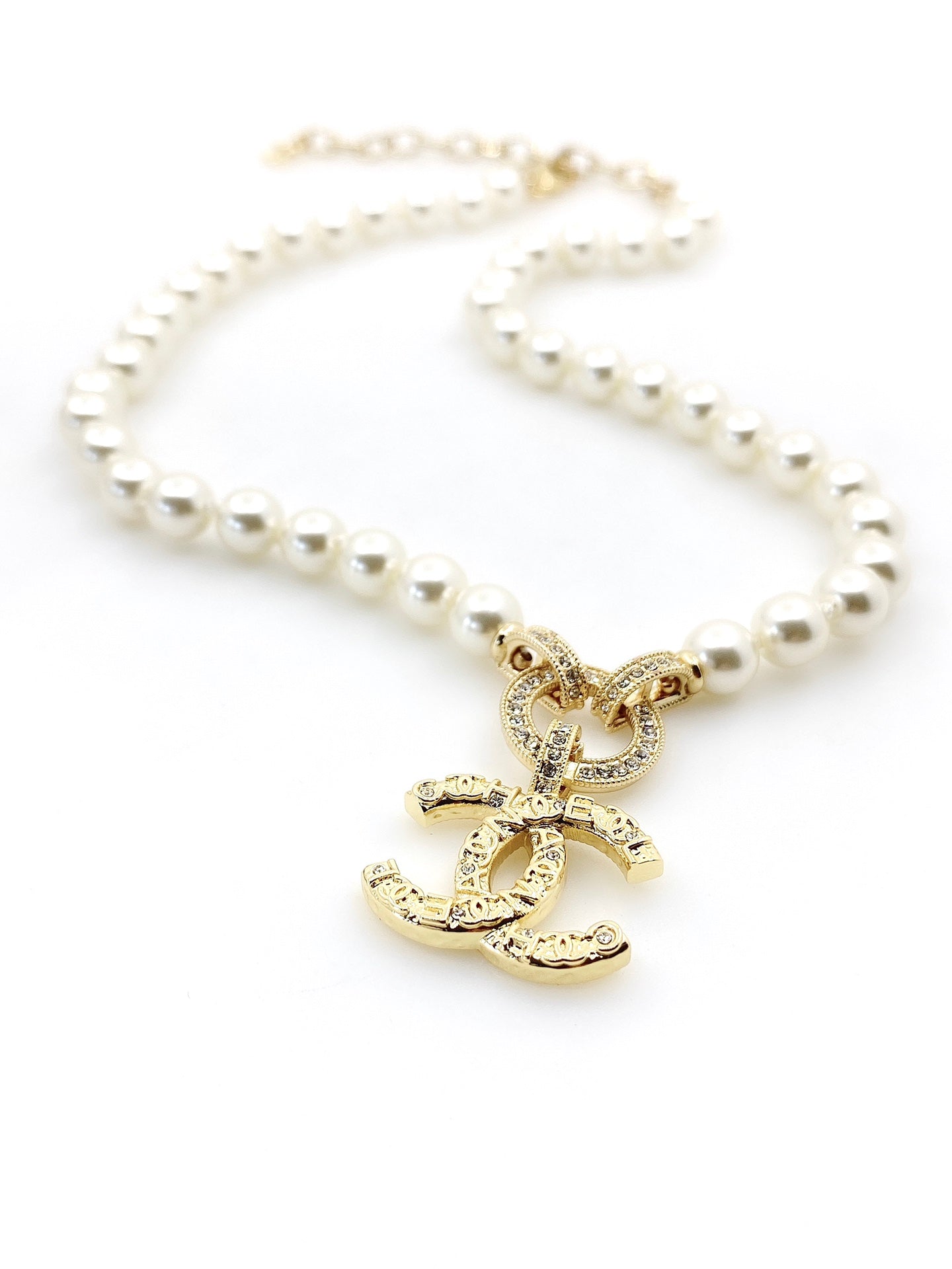 18K  Chanel Pearls Choker Necklace