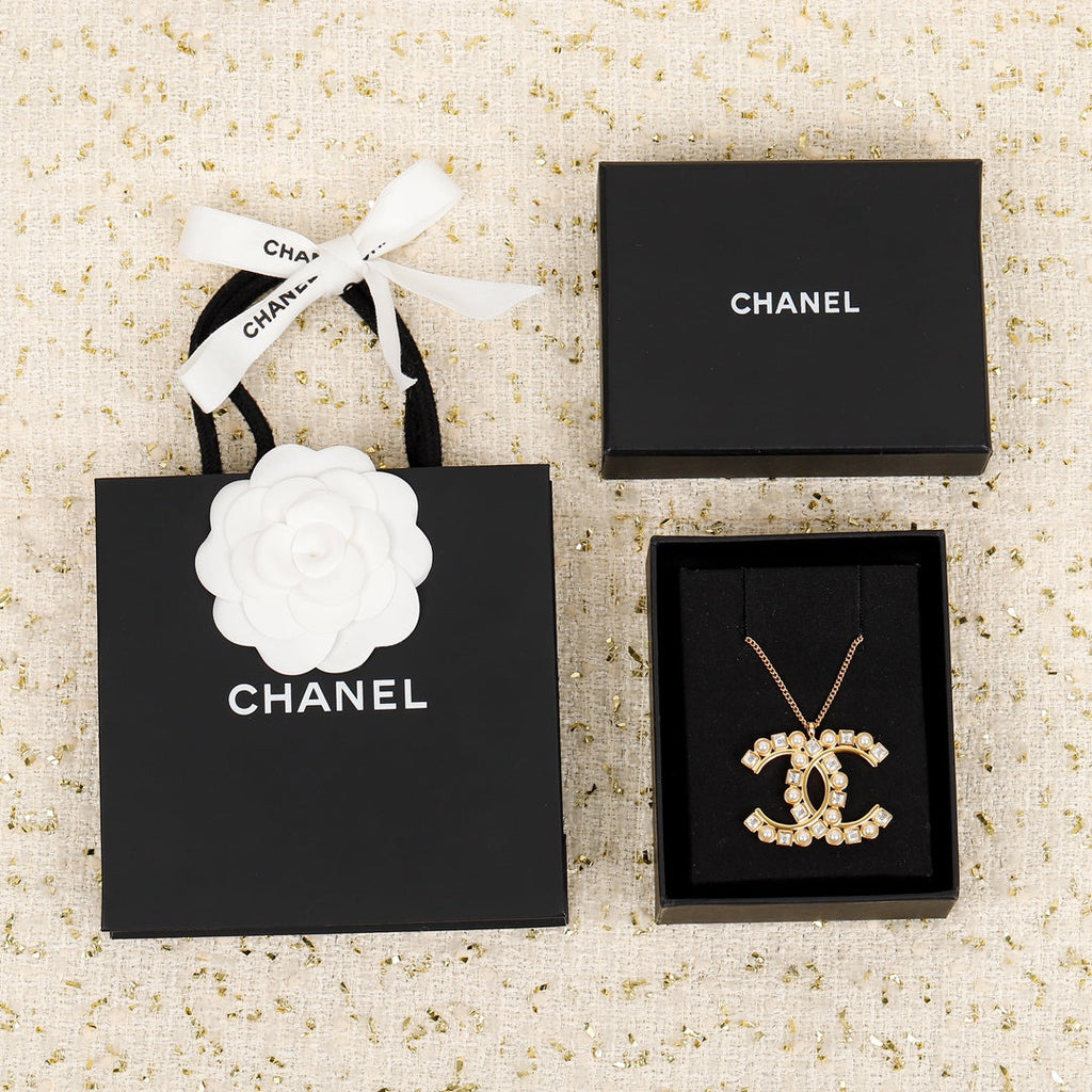 18K  Chanel Vintage Necklace