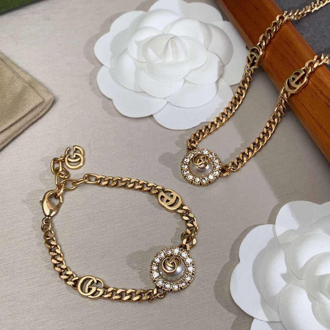 18K Double Gucci Interlocking Gucci Pearl Chain Bracelet