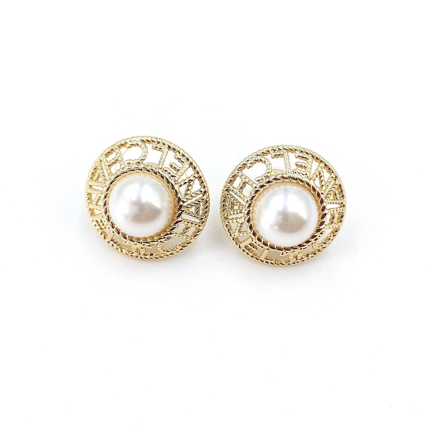 18K  Chanel Pearl Round Earrings