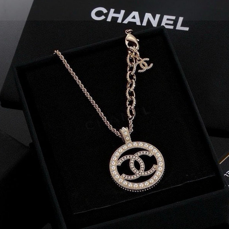 18K  Chanel Pearl Round Gold Necklace