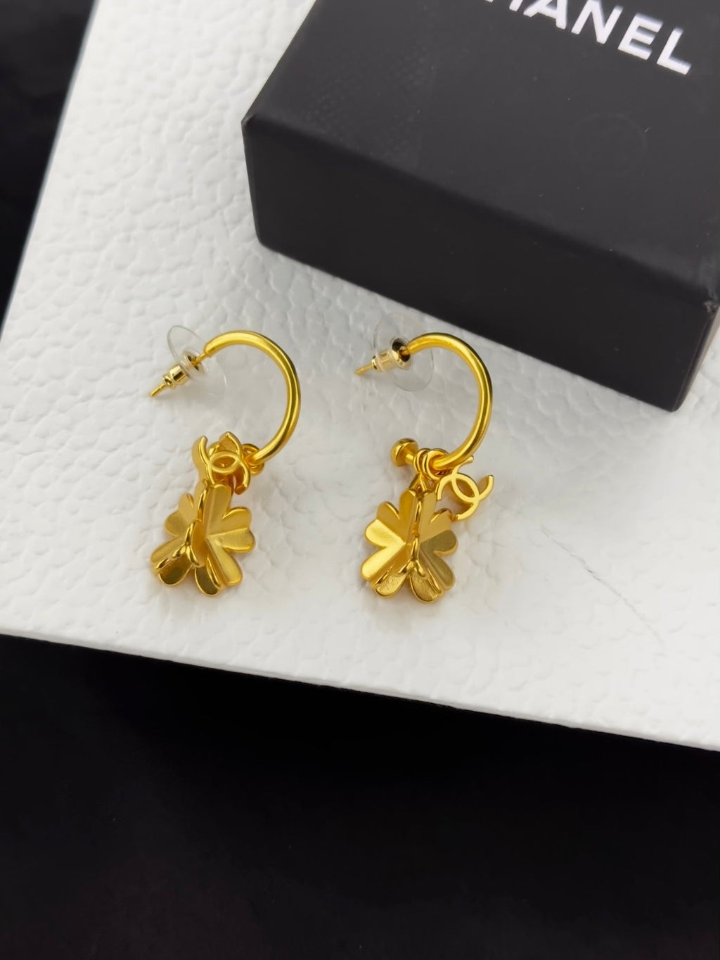 18K  Chanel Flowers Earrings