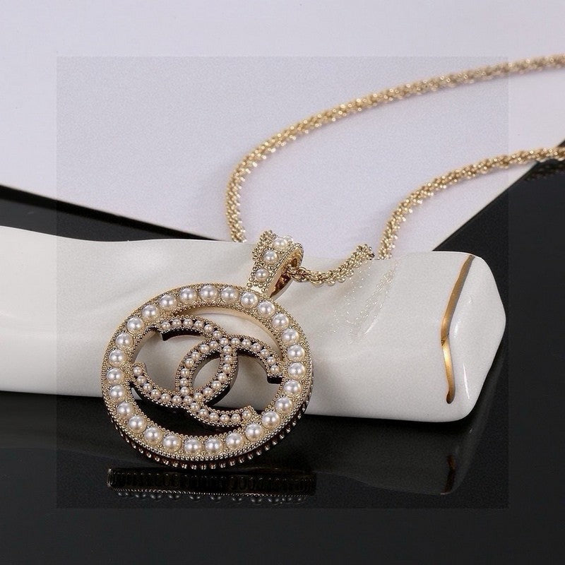 18K  Chanel Pearl Round Gold Necklace