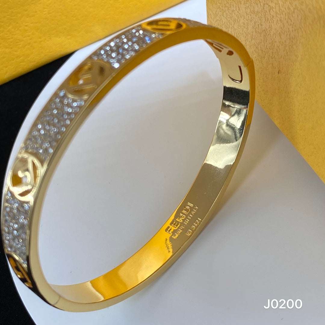 18K Fendi Is Bracelet
