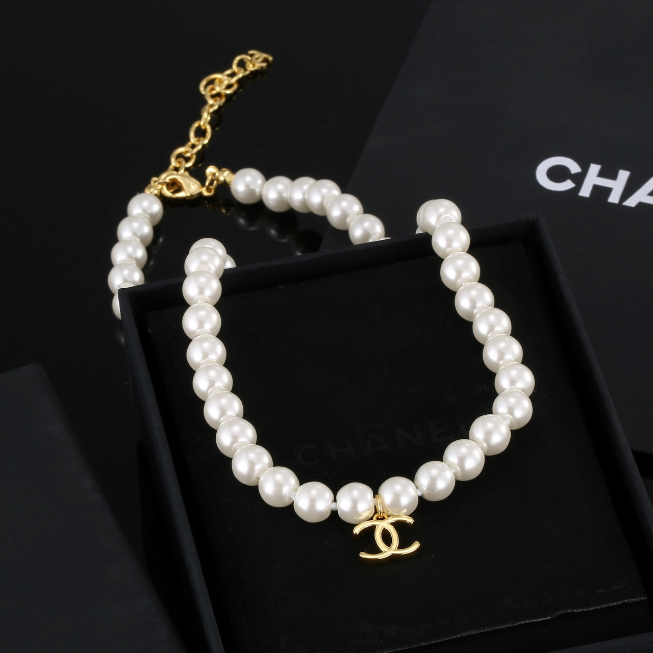18K  Chanel Pearls Necklace