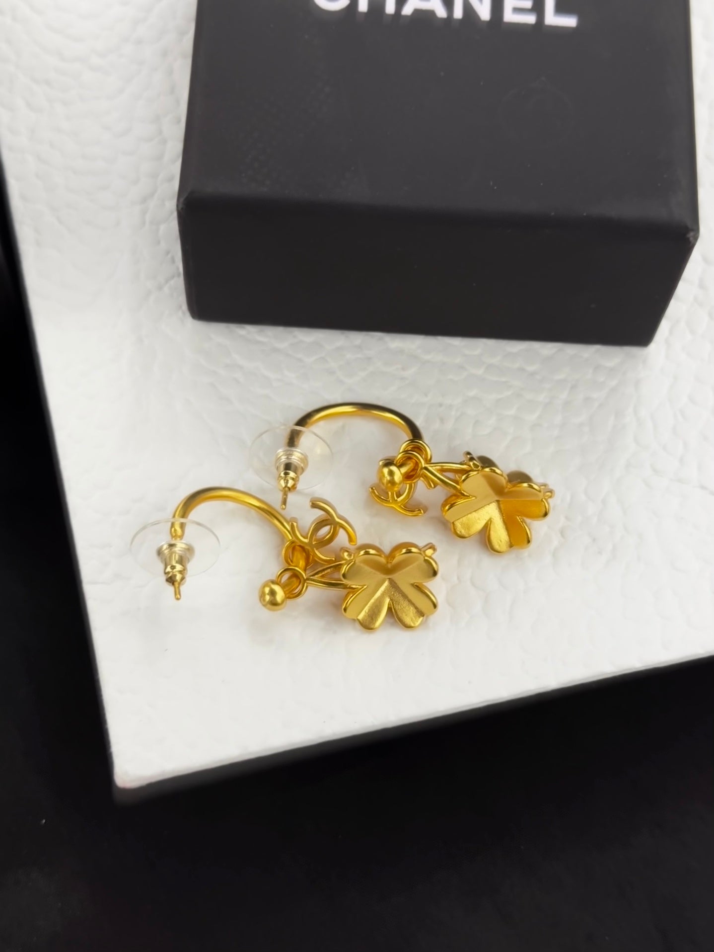 18K  Chanel Flowers Earrings