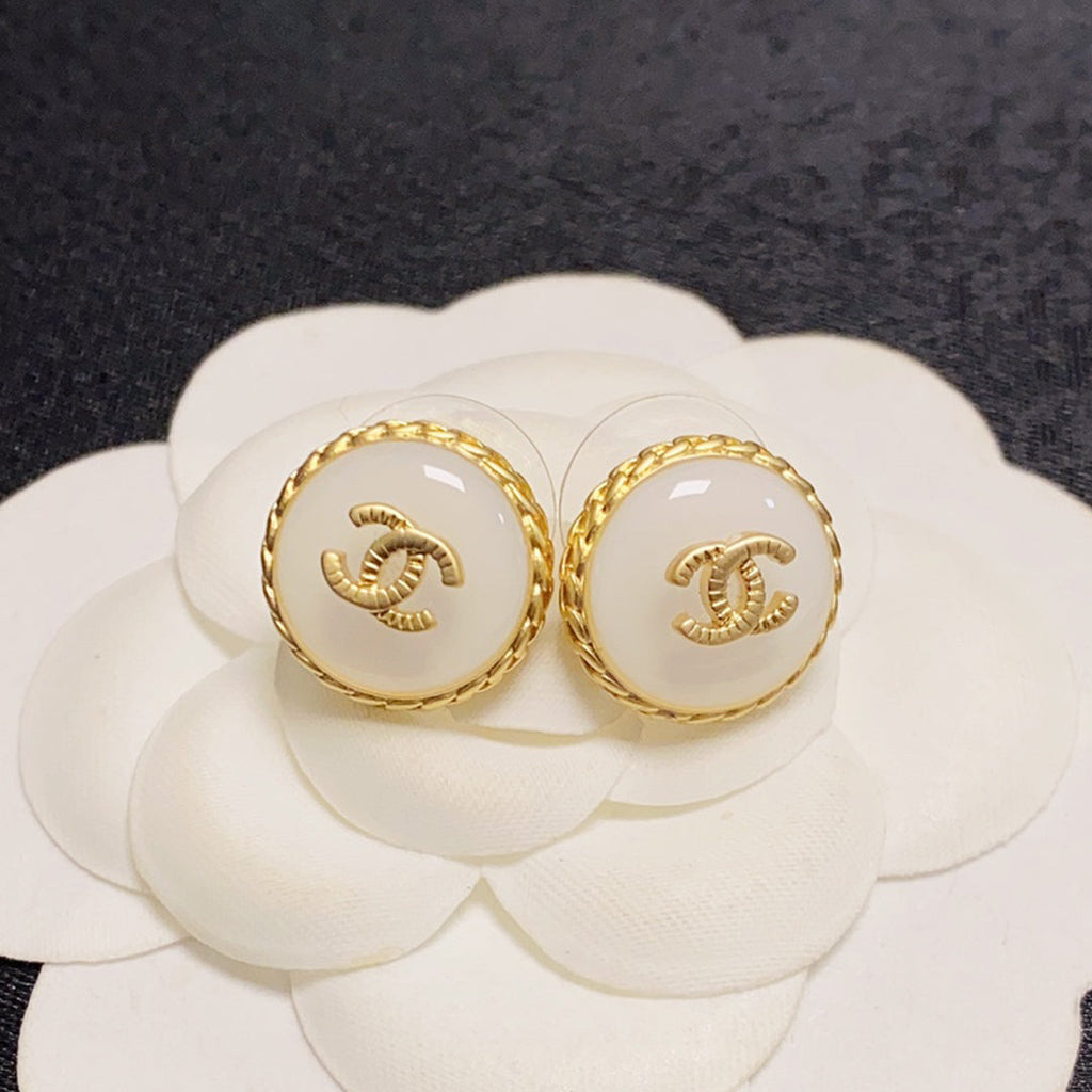 18K  Chanel Pearl Vintage Earrings
