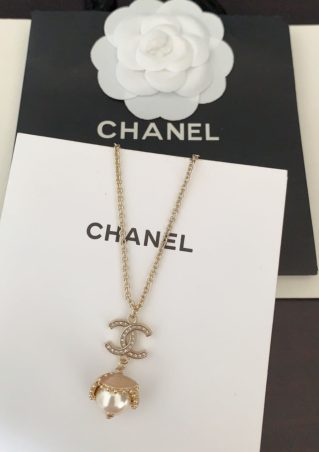 18K  Chanel Pearls Flower Necklace