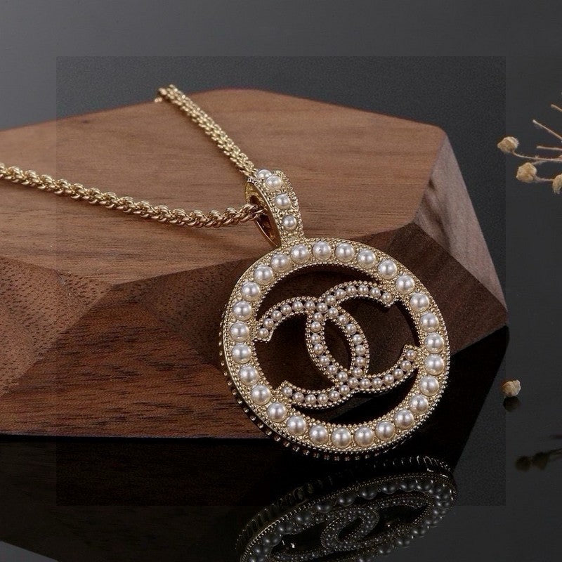 18K  Chanel Pearl Round Gold Necklace