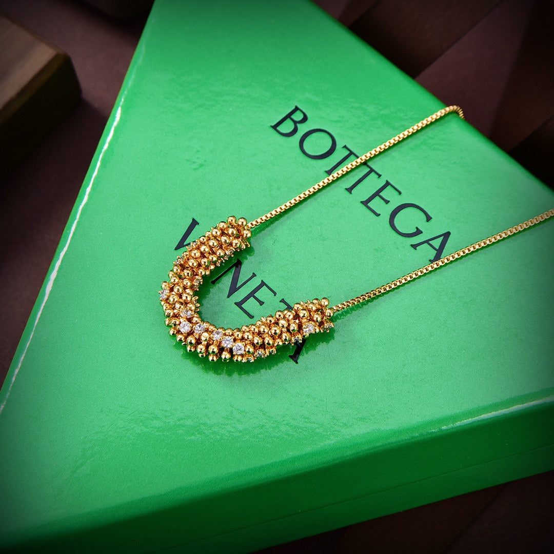 18K BVLGARI Facet Pearl Necklace
