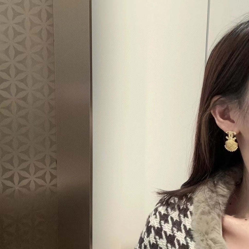 18K  Chanel Shell Pendant Earrings