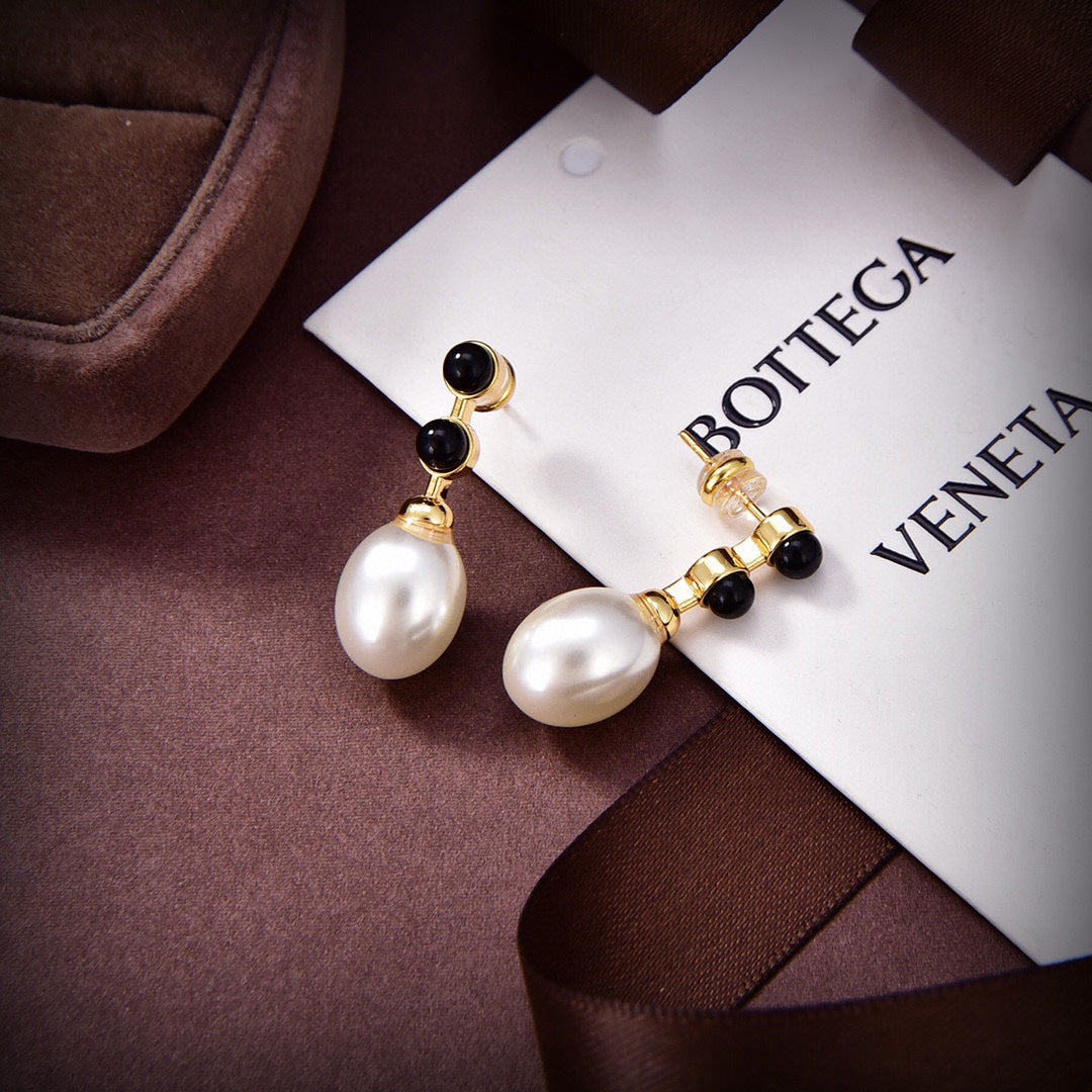 18K BVLGARI Pearl Earrings