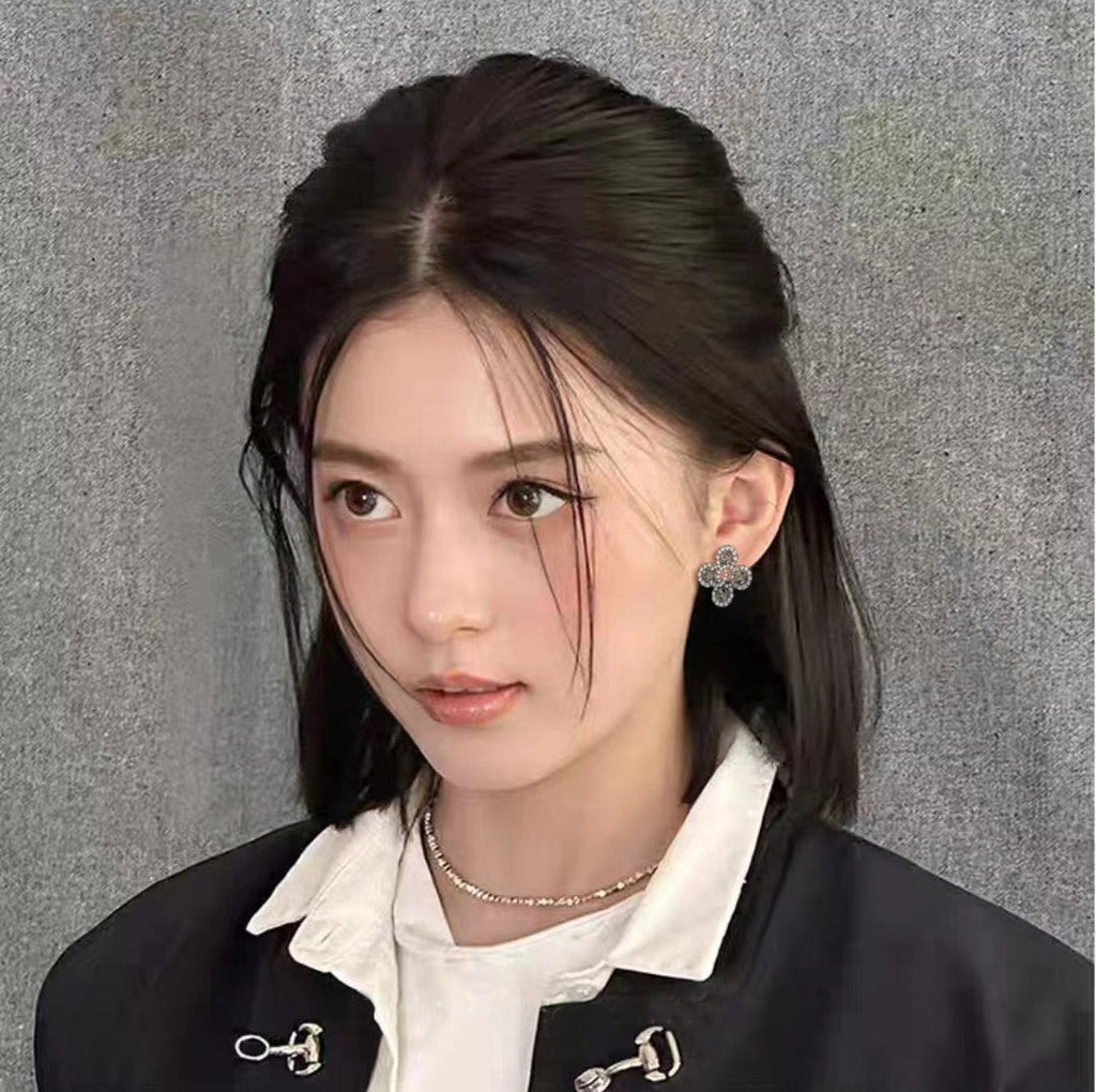 18K  Chanel Flower Crystals Earrings