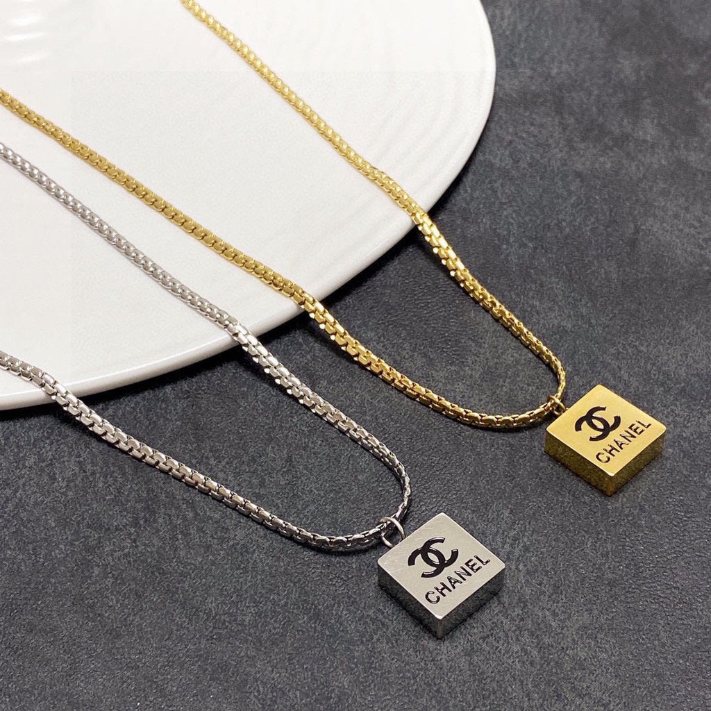 18K  Chanel Pendant Necklace