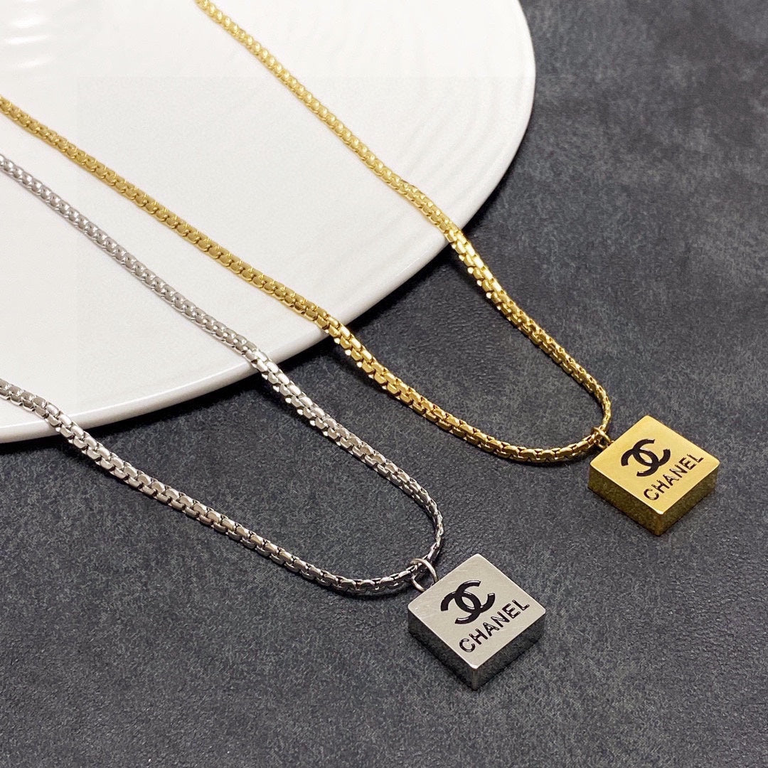 18K  Chanel Pendant Necklace