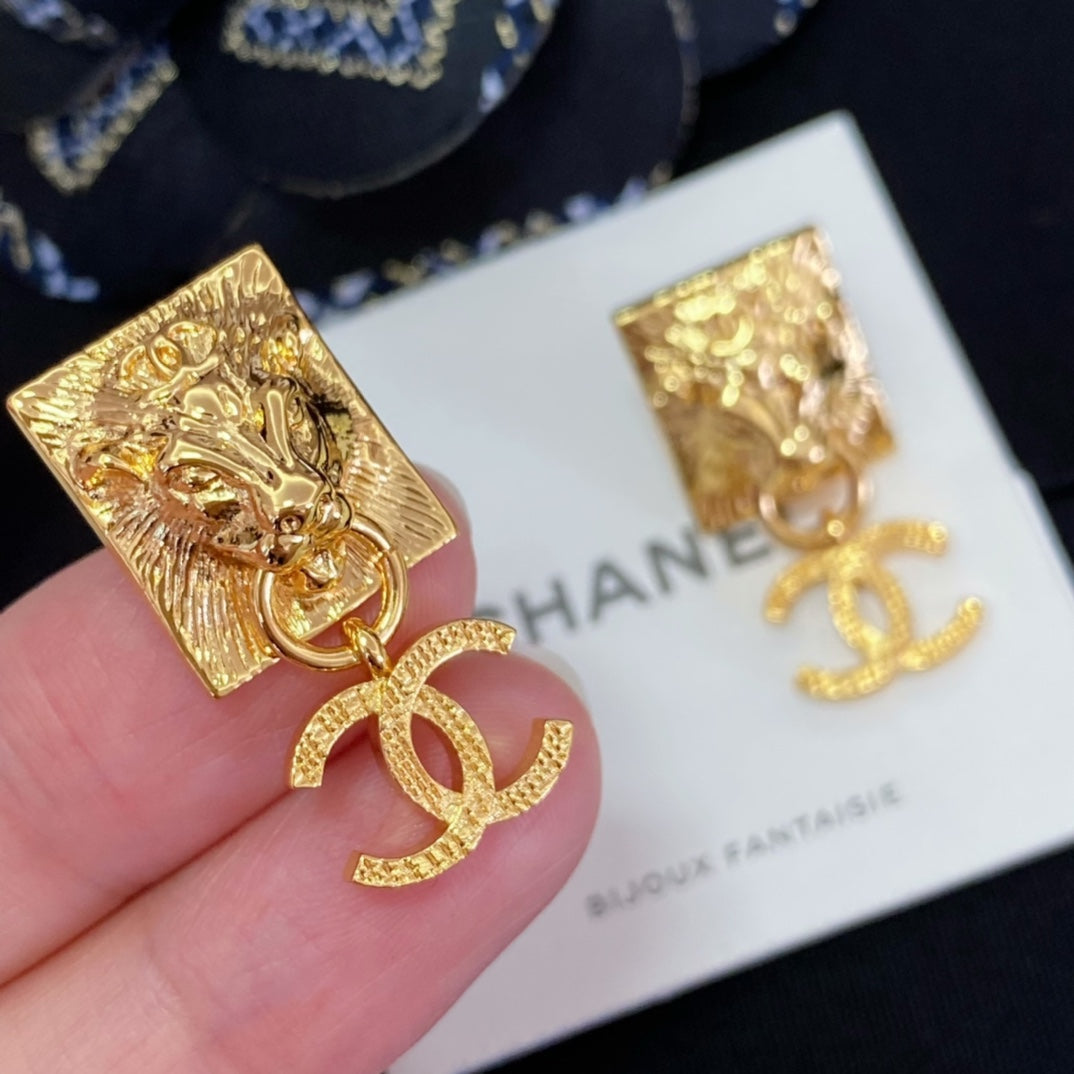 18K  Chanel Lion Sharp Earrings
