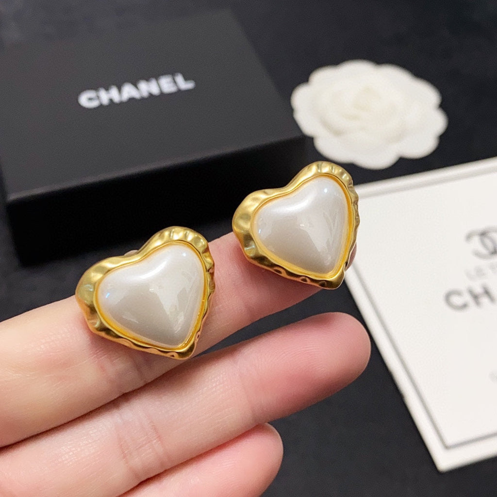 18K  Chanel Heart Pearl Earrings
